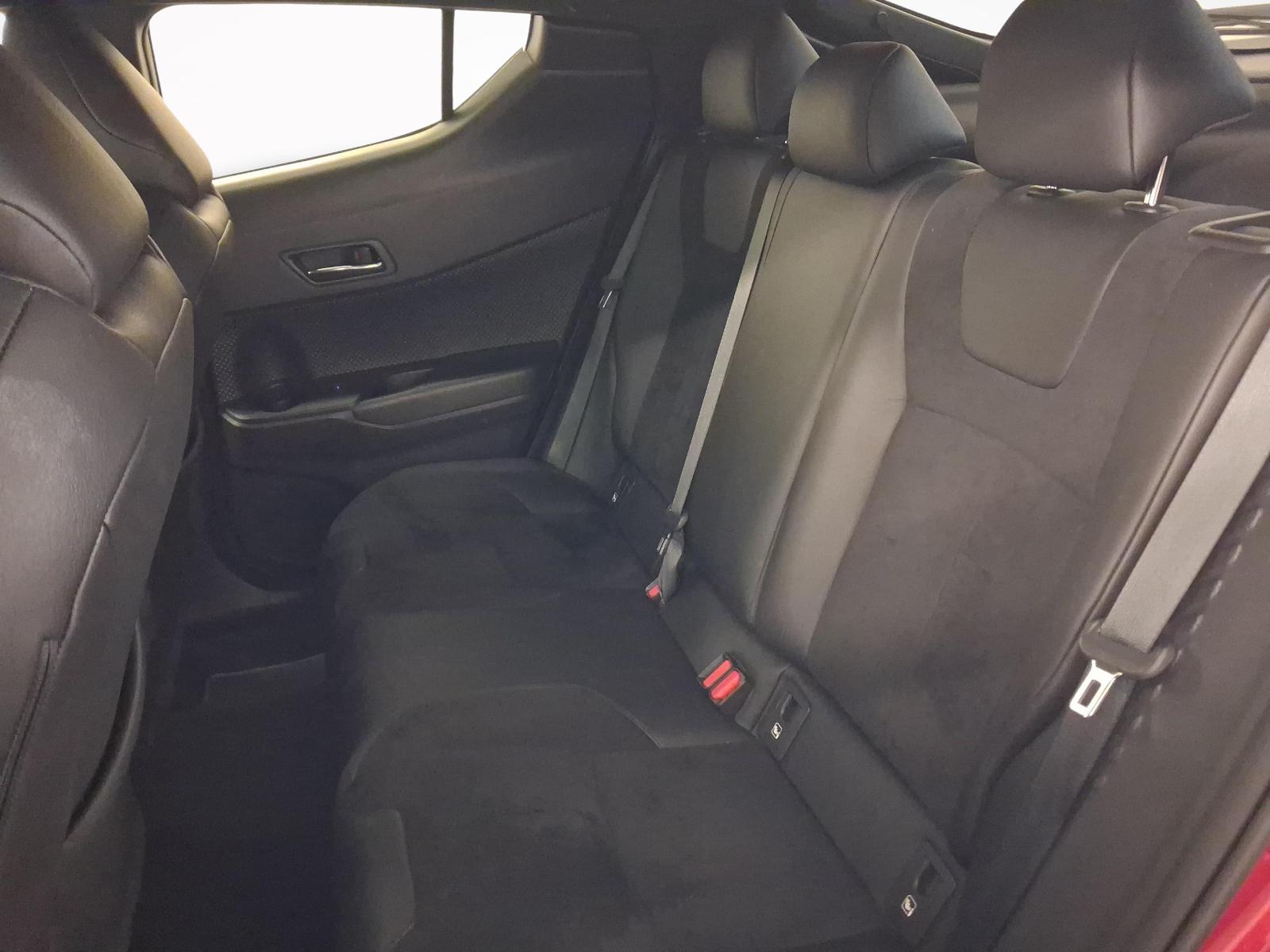 TOYOTA C-HR 2.0 VVTi HSD Move-image-10
