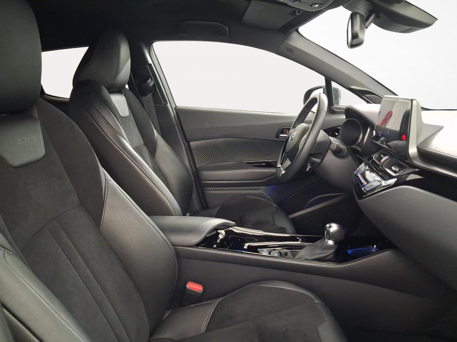 TOYOTA C-HR 2.0 VVTi HSD Move-image-9