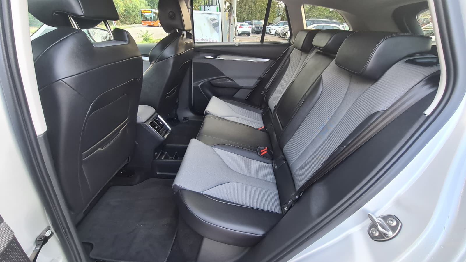 SKODA Enyaq iV 80 ** SoH werth 97% ** Teil-Leder ** Gr-Navi ** RF-Kamera ** Virtual Cockpit ** Neues Modell 2023 **-image-18