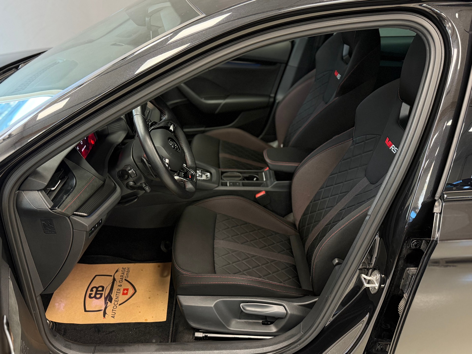 SKODA Octavia Combi 2.0 TDI DSG RS 4x4-image-9