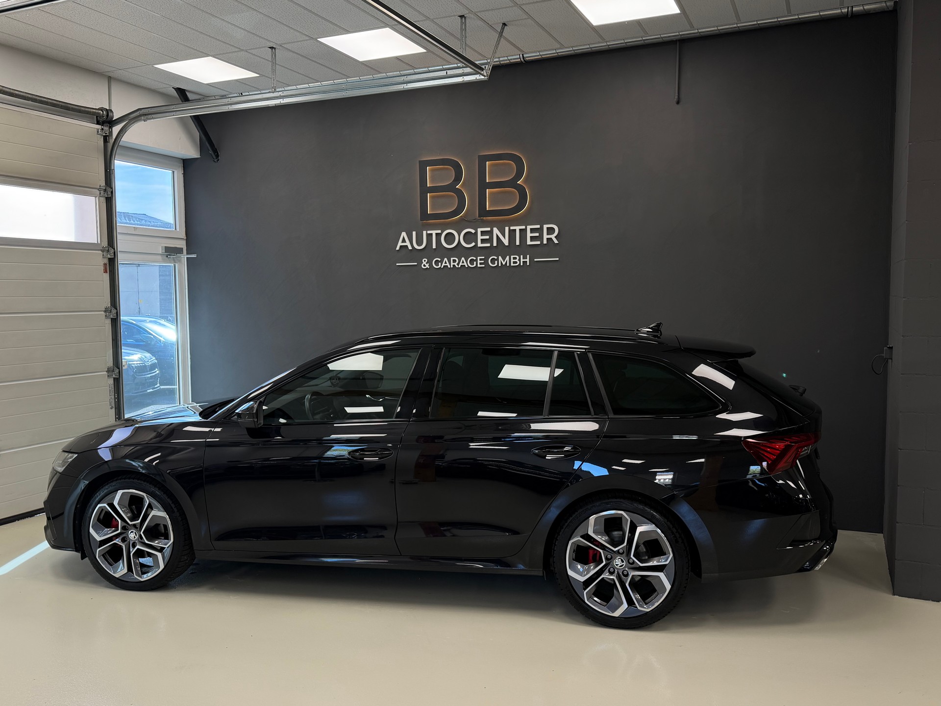SKODA Octavia Combi 2.0 TDI DSG RS 4x4-image-3