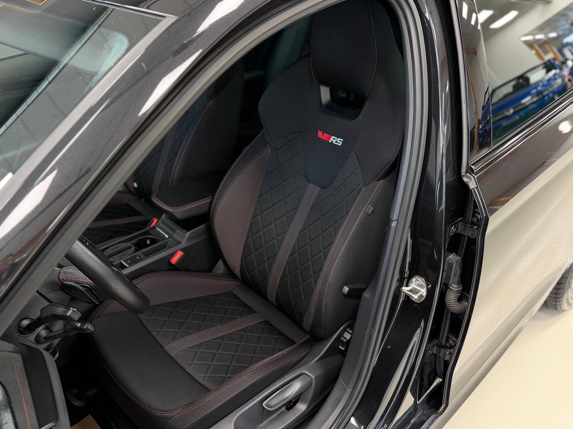 SKODA Octavia Combi 2.0 TDI DSG RS 4x4-image-10