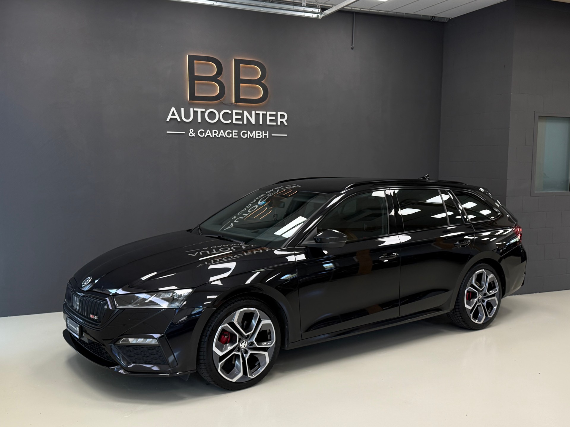 SKODA Octavia Combi 2.0 TDI DSG RS 4x4-image-1