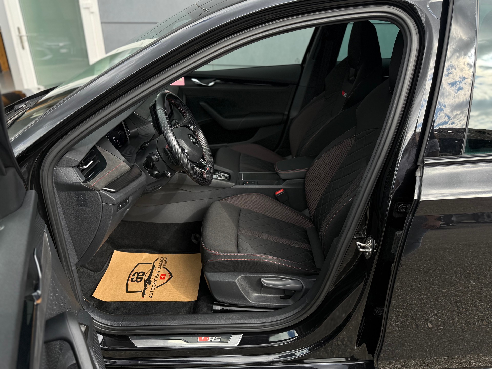 SKODA Octavia Combi 2.0 TDI DSG RS 4x4-image-10