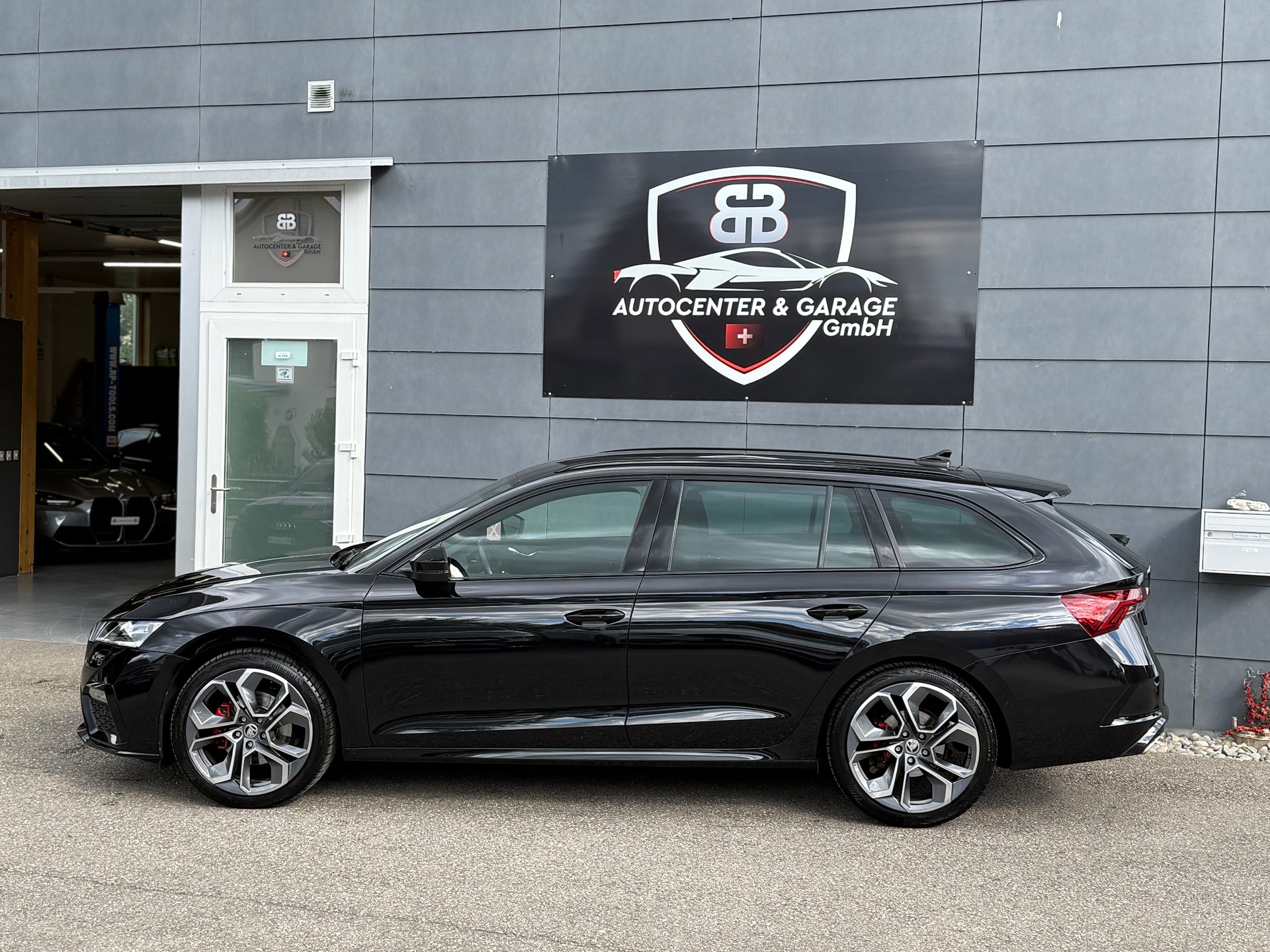 SKODA Octavia Combi 2.0 TDI DSG RS 4x4-image-4