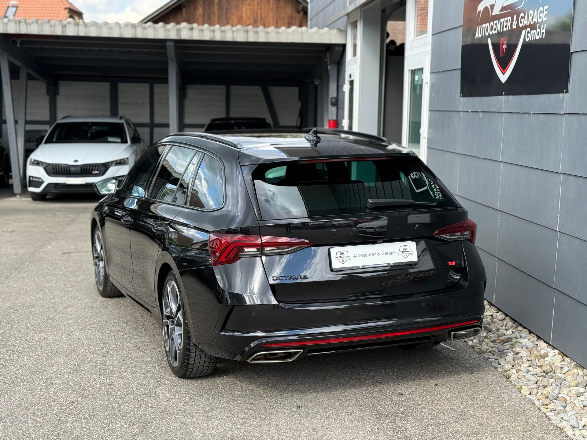 SKODA Octavia Combi 2.0 TDI DSG RS 4x4-image-6