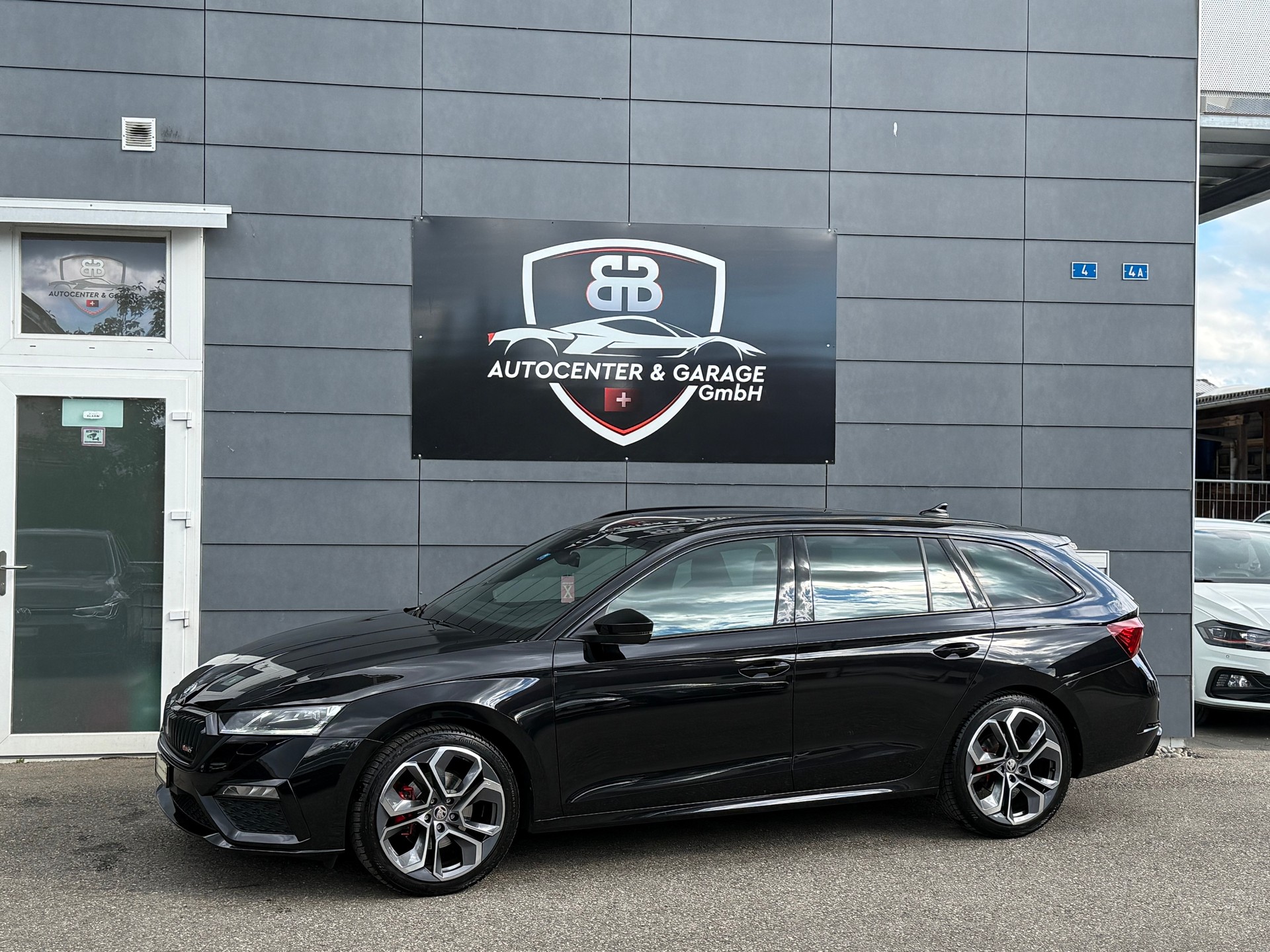 SKODA Octavia Combi 2.0 TDI DSG RS 4x4-image-3