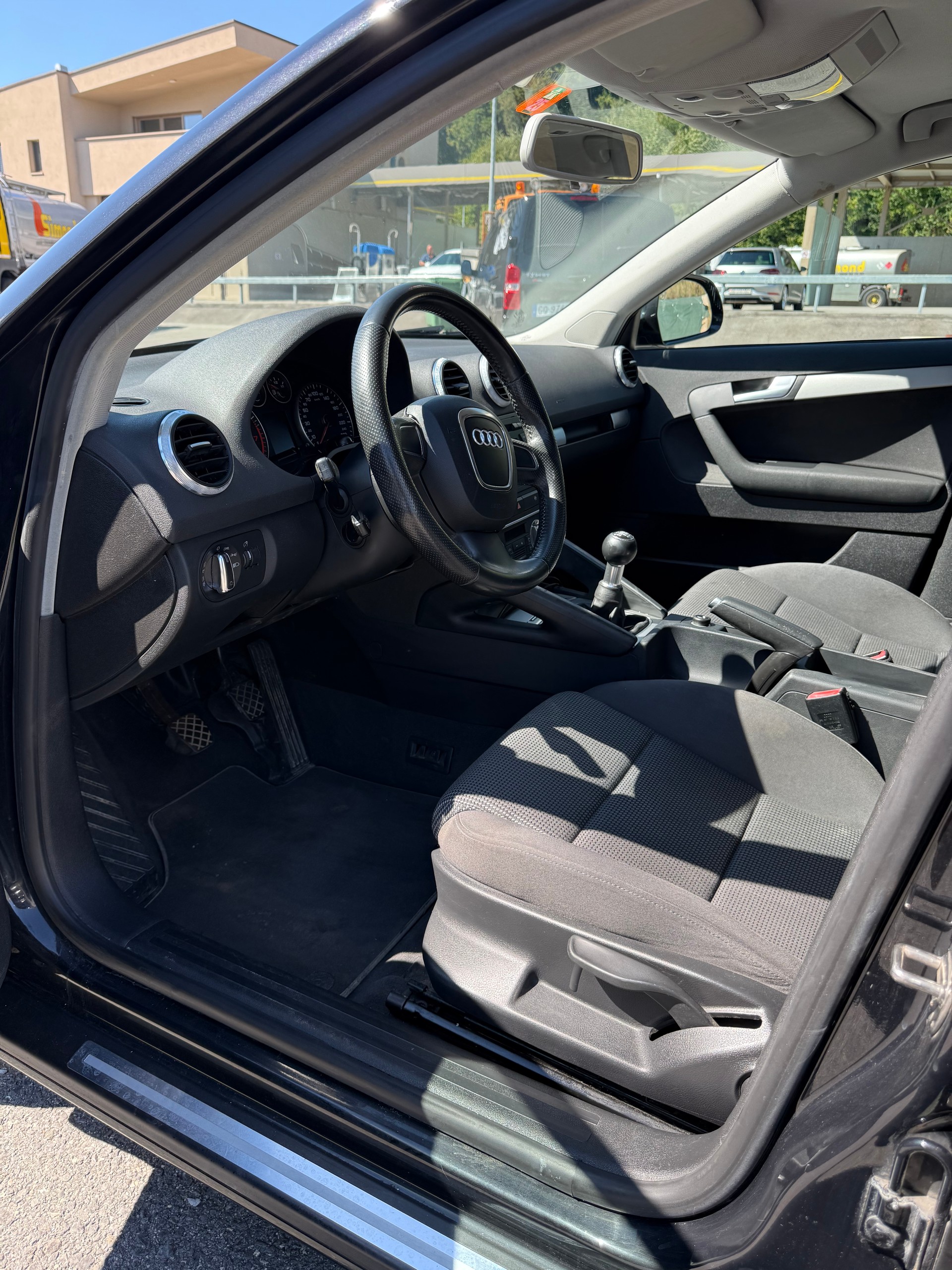 AUDI A3 Sportback 1.8 TFSI Attraction-image-4