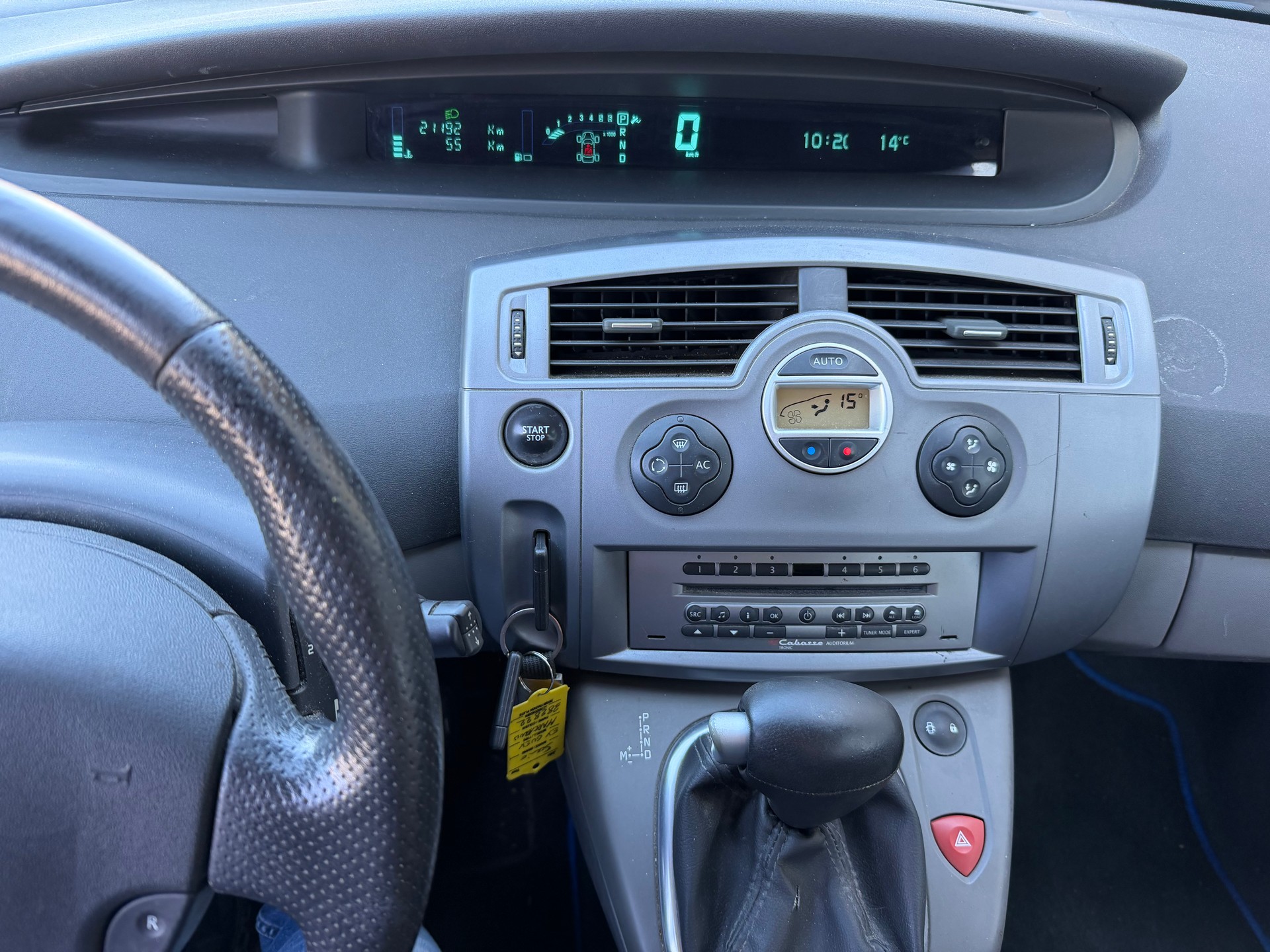 RENAULT Scénic 2.0 dCi Dynamique Automatic-image-10
