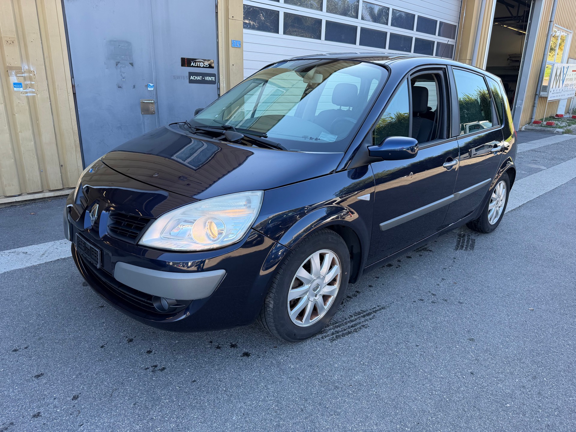 RENAULT Scénic 2.0 dCi Dynamique Automatic-image-0