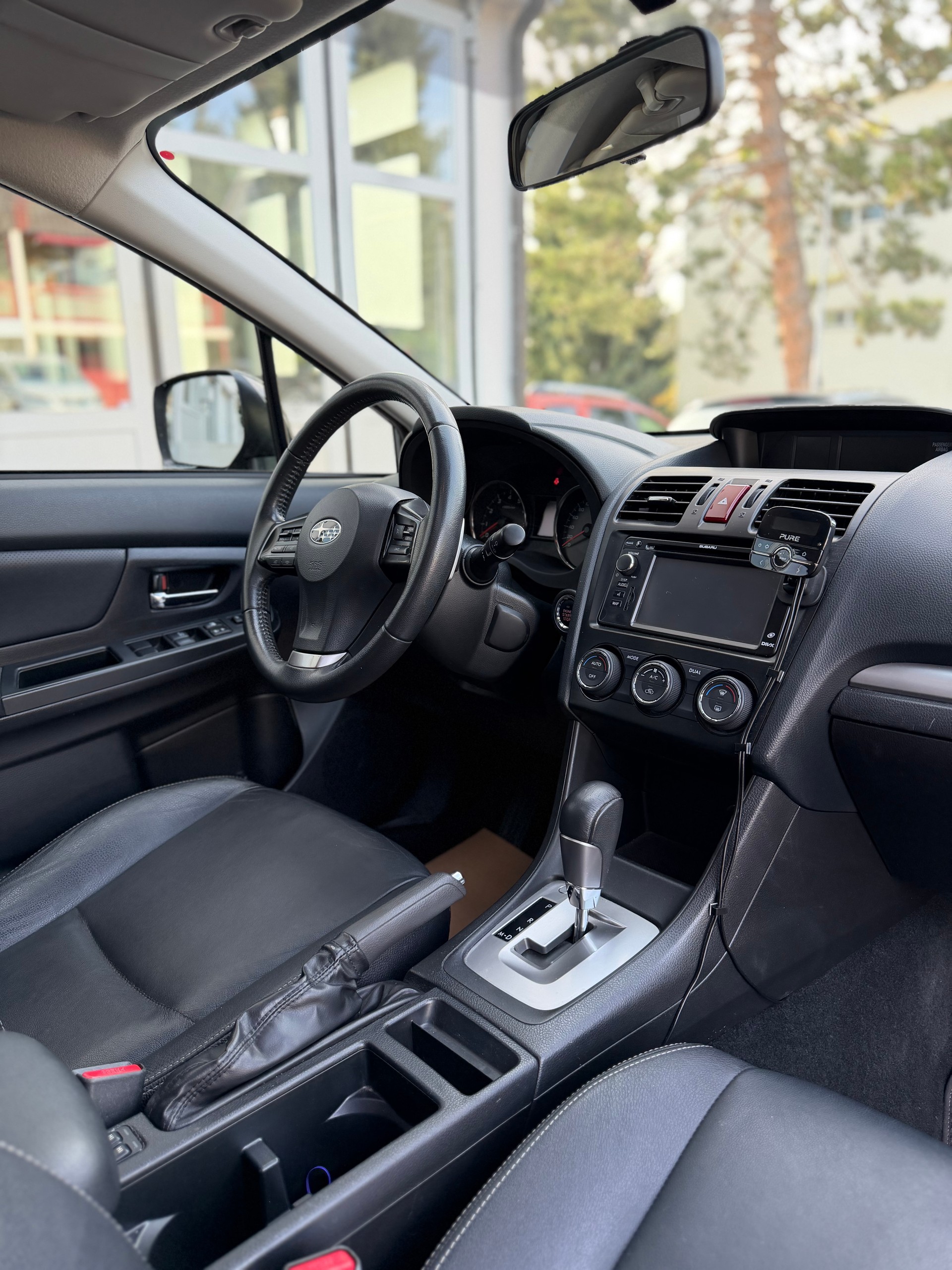 SUBARU XV 2.0 Swiss Three AWD CVT-image-5