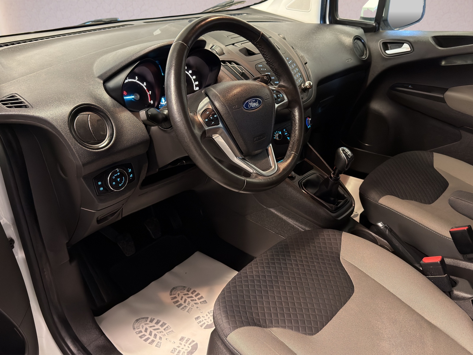 FORD Tourneo Courier 1.0 SCTi Trend-image-9