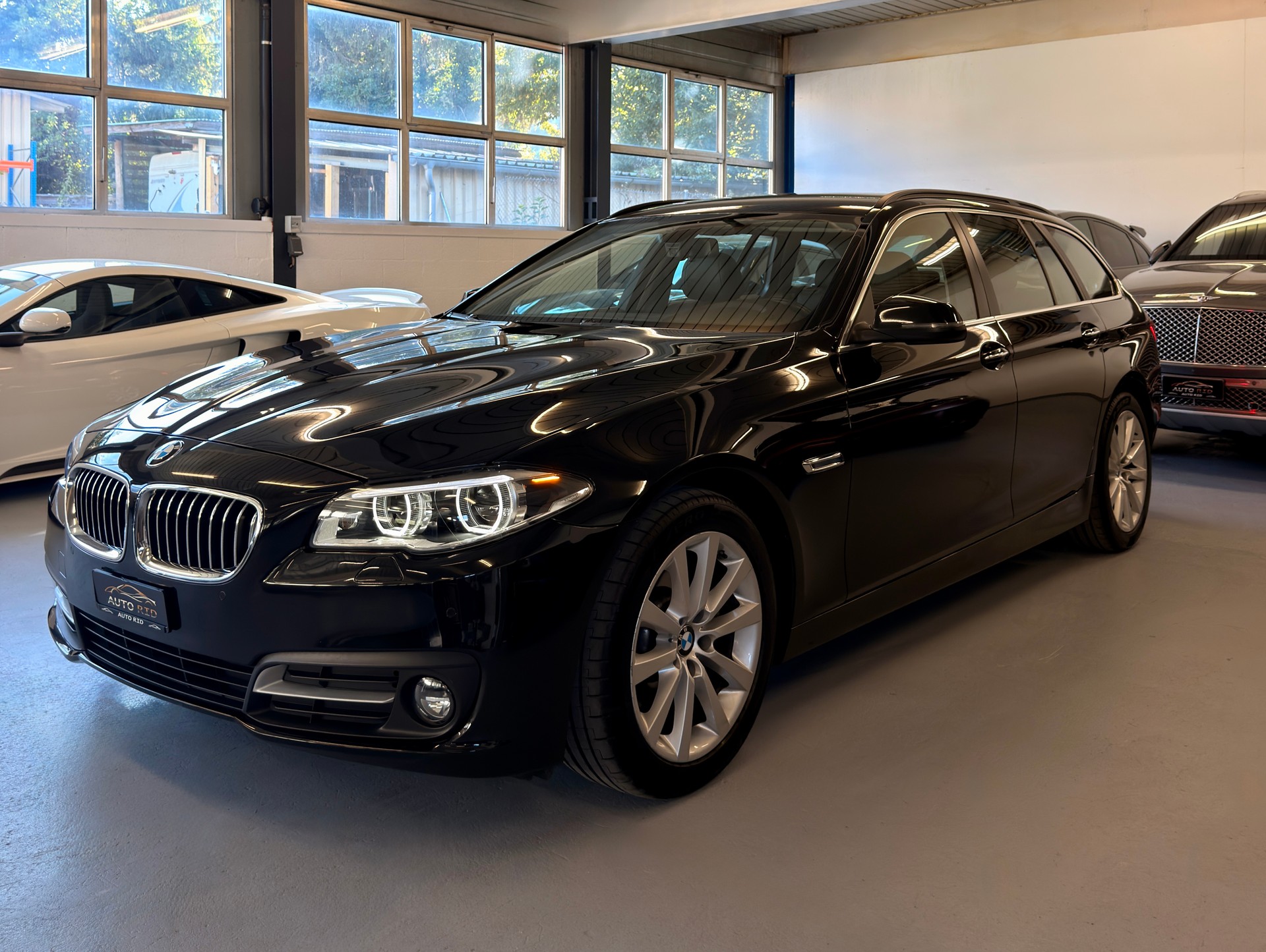 BMW 520d Touring xDrive Steptronic-image-2