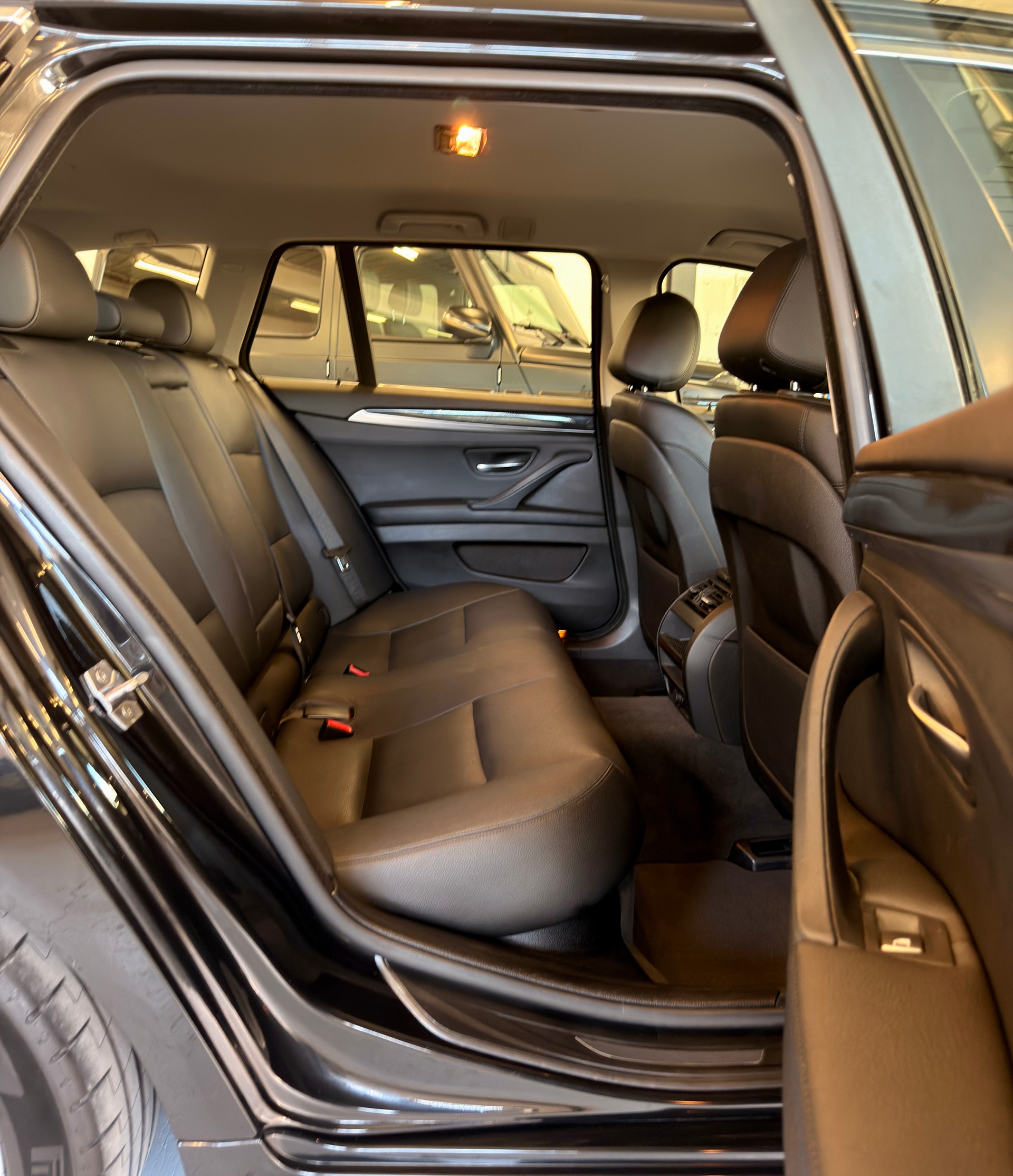 BMW 520d Touring xDrive Steptronic-image-10