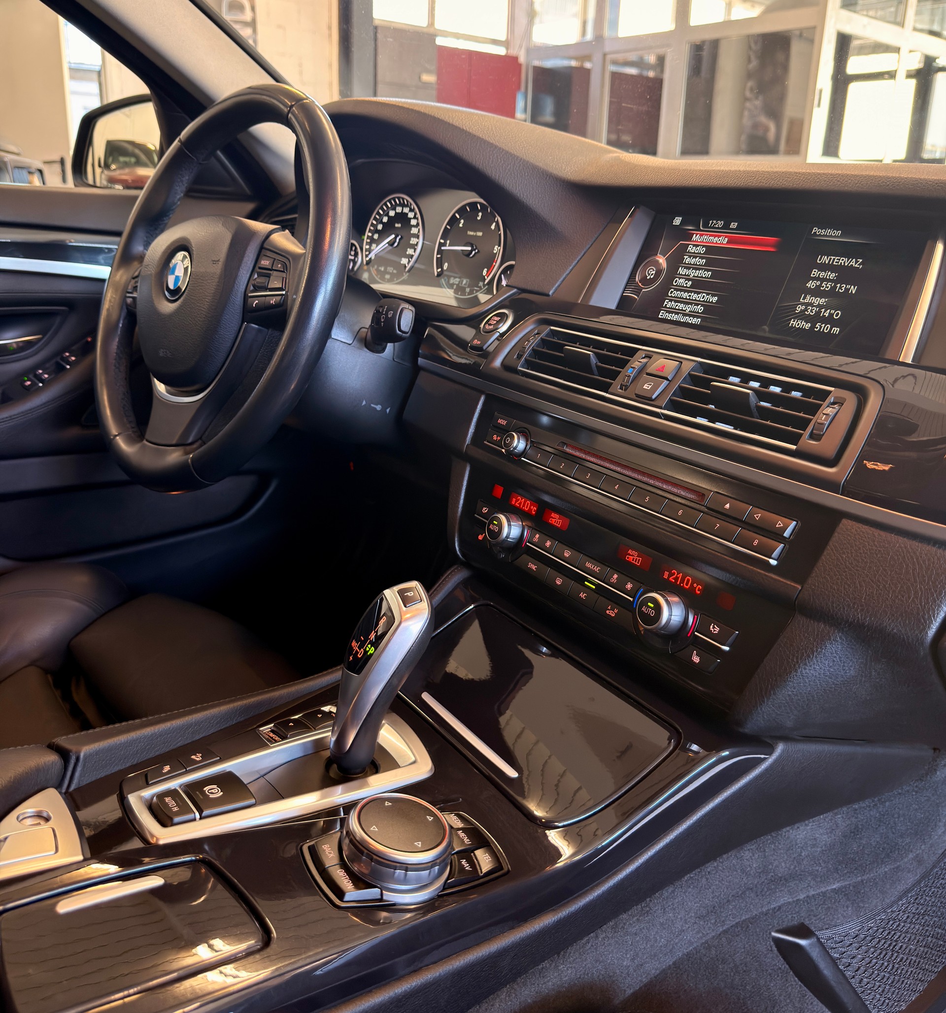 BMW 520d Touring xDrive Steptronic-image-8