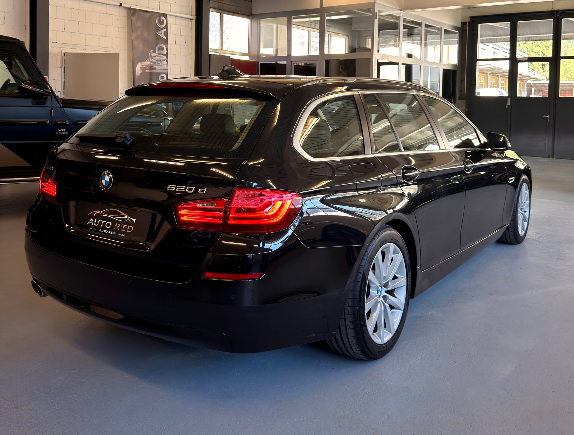 BMW 520d Touring xDrive Steptronic-image-5