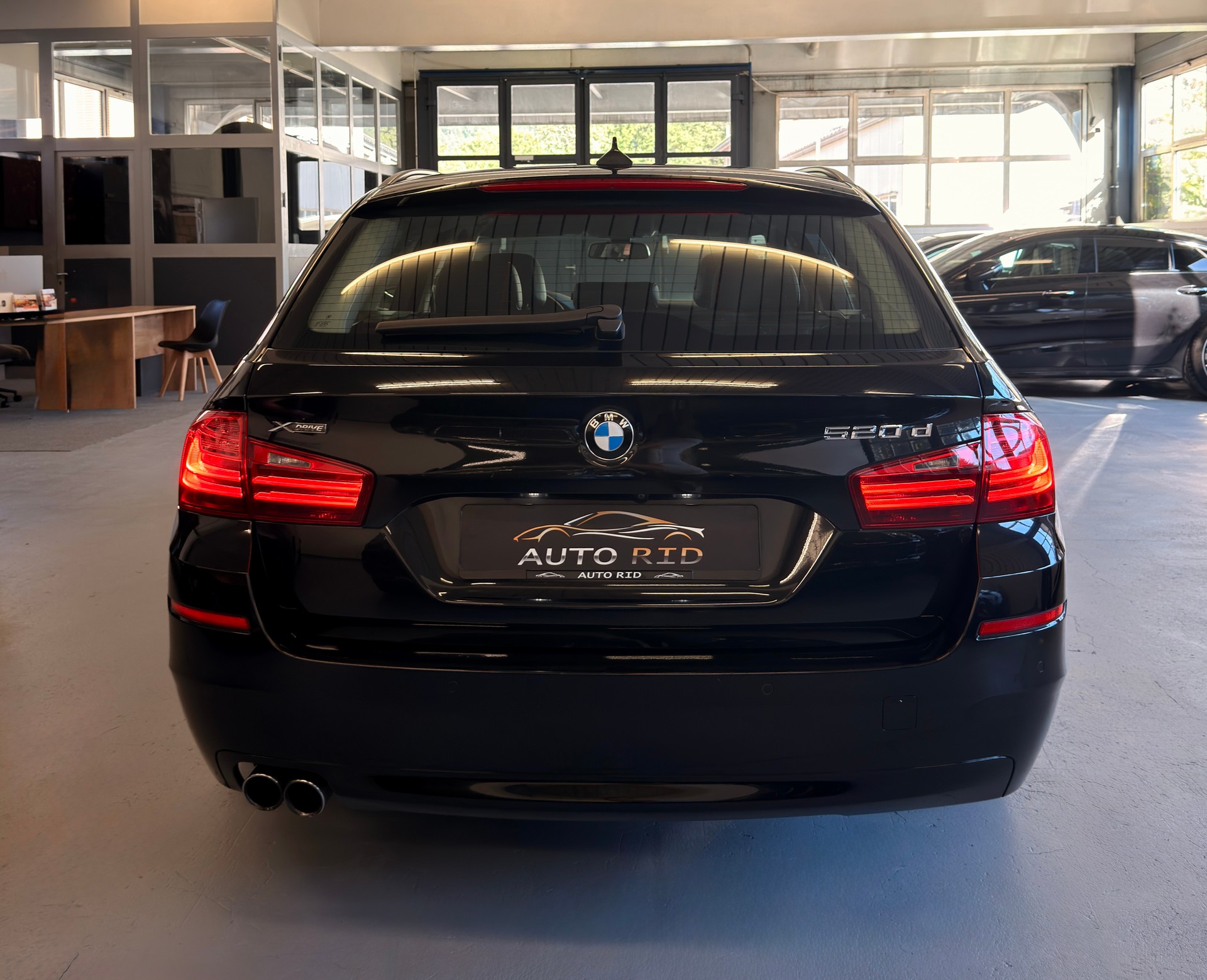 BMW 520d Touring xDrive Steptronic-image-4