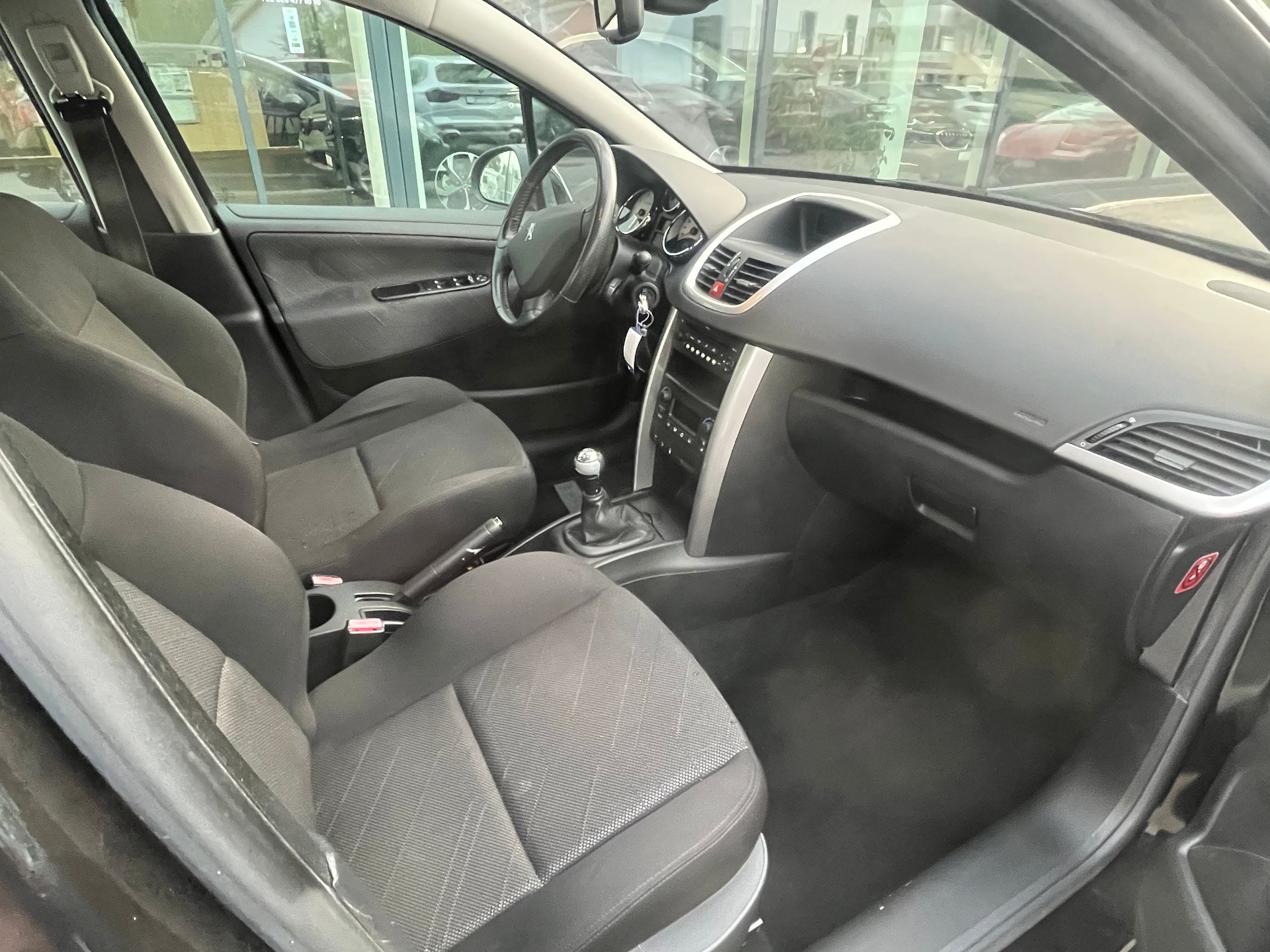 PEUGEOT 207 1.6 16V Turbo GT 150-image-5