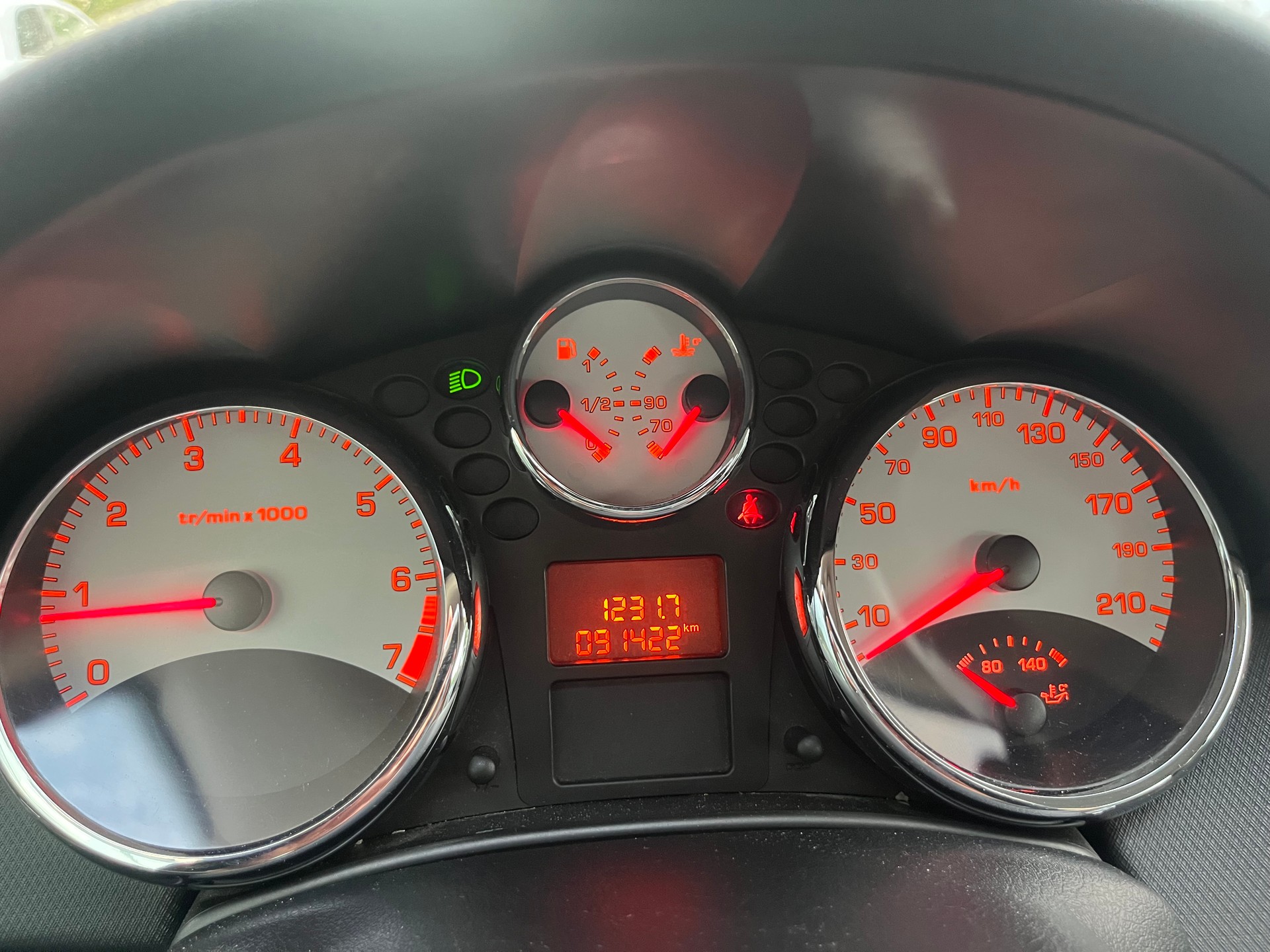 PEUGEOT 207 1.6 16V Turbo GT 150-image-6