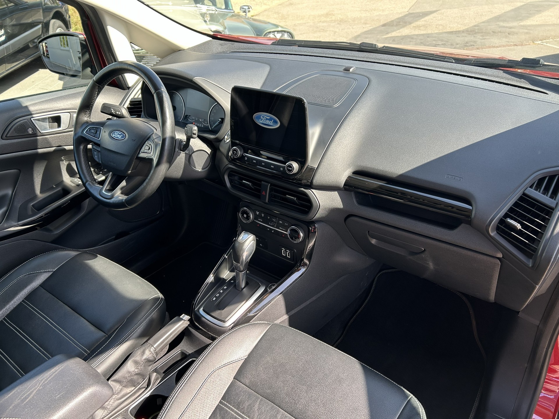 FORD EcoSport 1.0 SCTi Titanium Automat-image-4