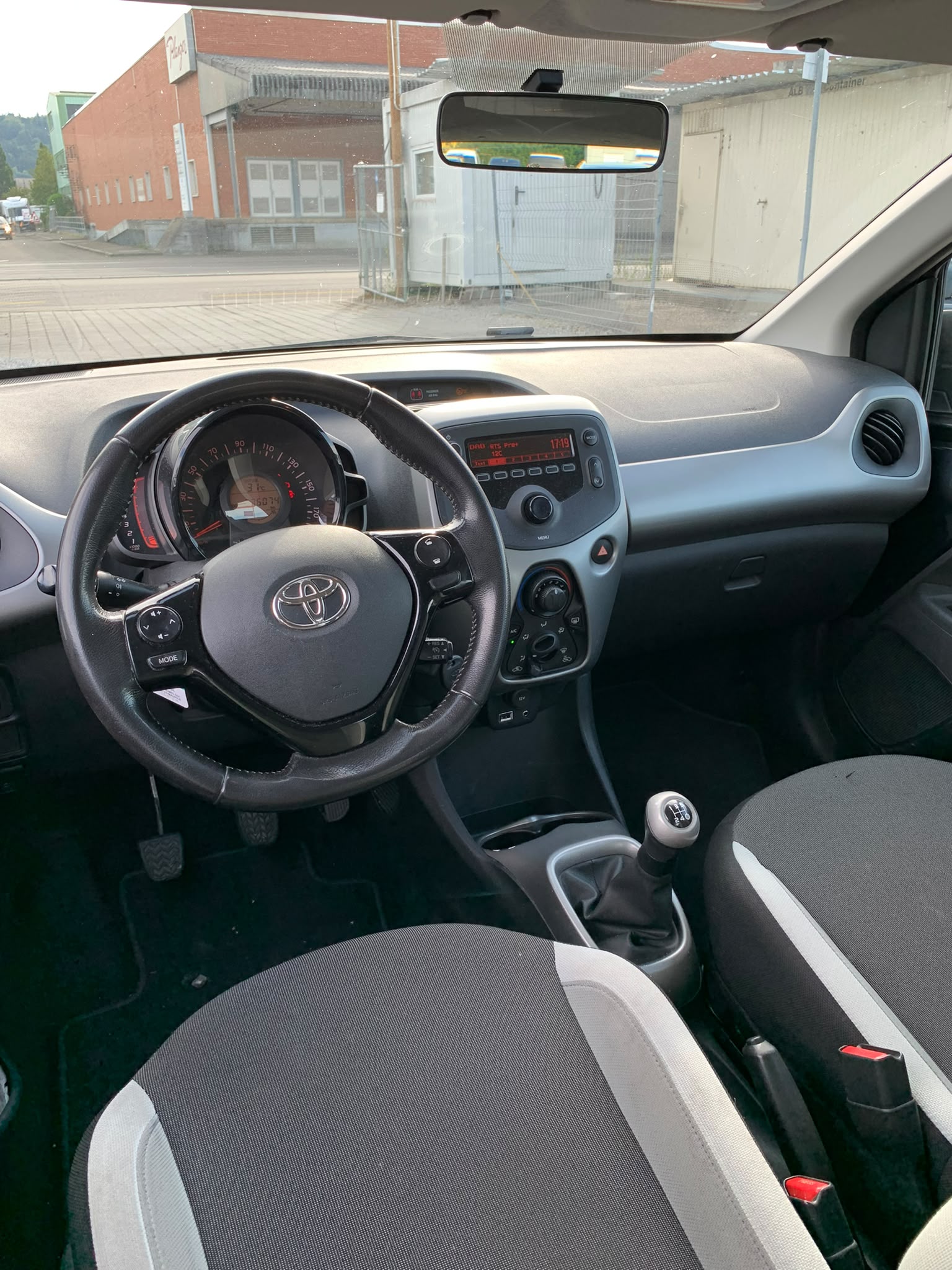 TOYOTA Aygo 1.0 VVT-i x (Klima * Radio CD * Multilenkrad * 8 Fachbereift * MFK 01.2026 * BO5)-image-10