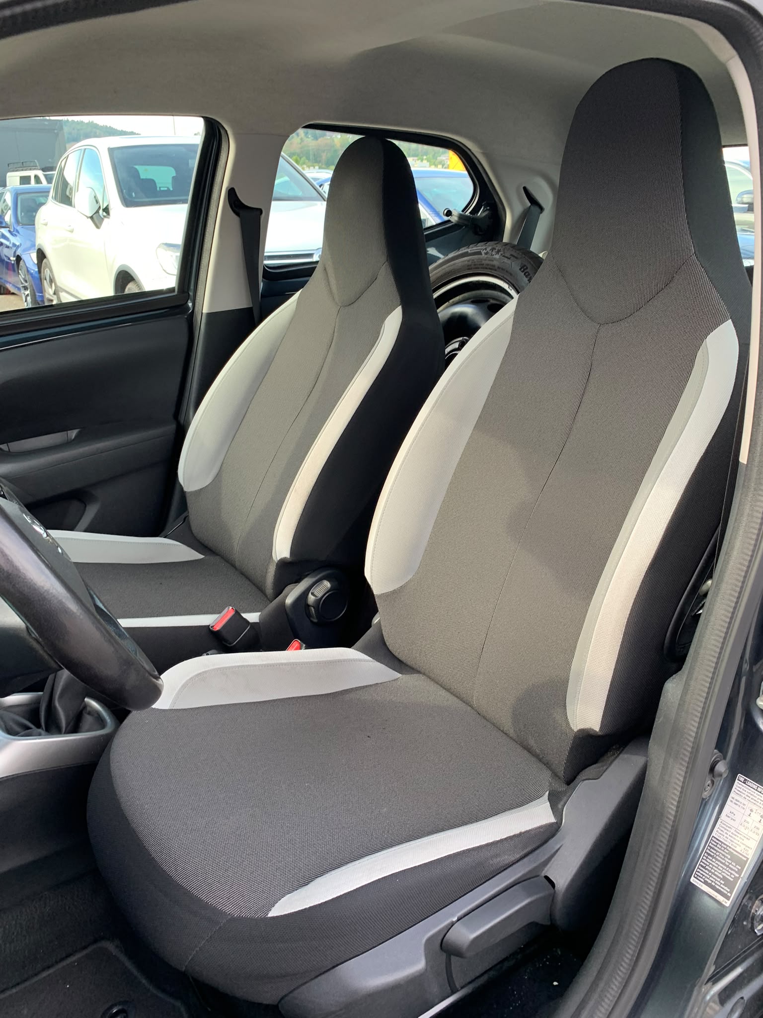 TOYOTA Aygo 1.0 VVT-i x (Klima * Radio CD * Multilenkrad * 8 Fachbereift * MFK 01.2026 * BO5)-image-12