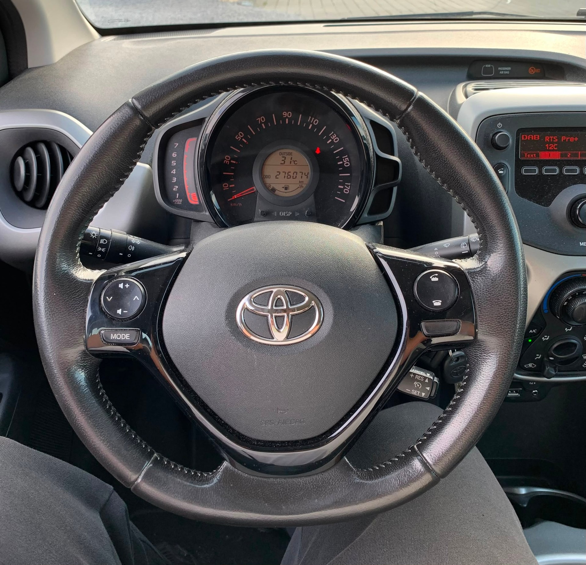 TOYOTA Aygo 1.0 VVT-i x (Klima * Radio CD * Multilenkrad * 8 Fachbereift * MFK 01.2026 * BO5)-image-9