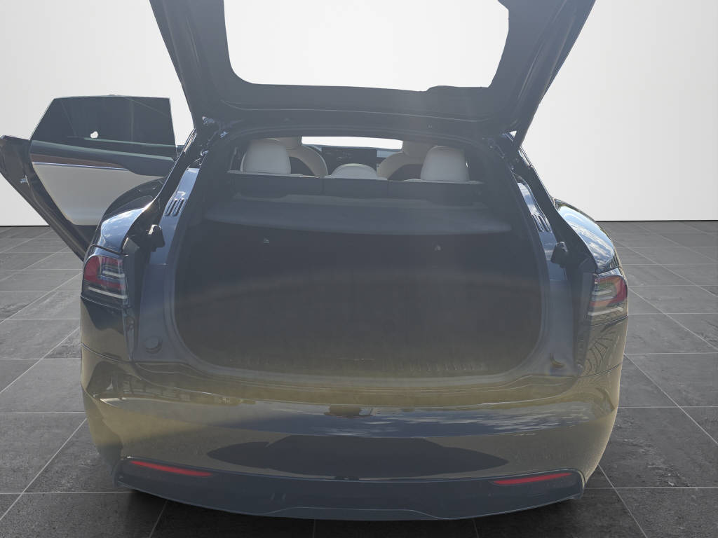TESLA Model S-image-15