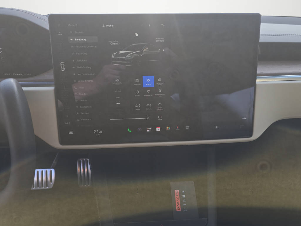 TESLA Model S-image-11
