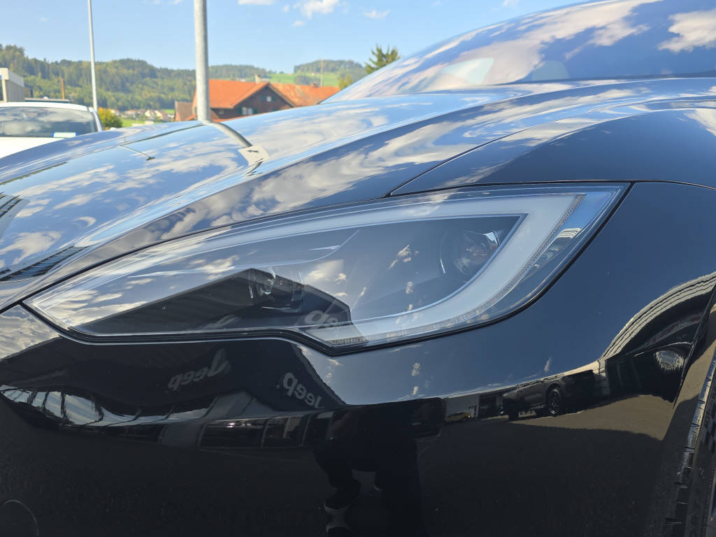 TESLA Model S-image-12