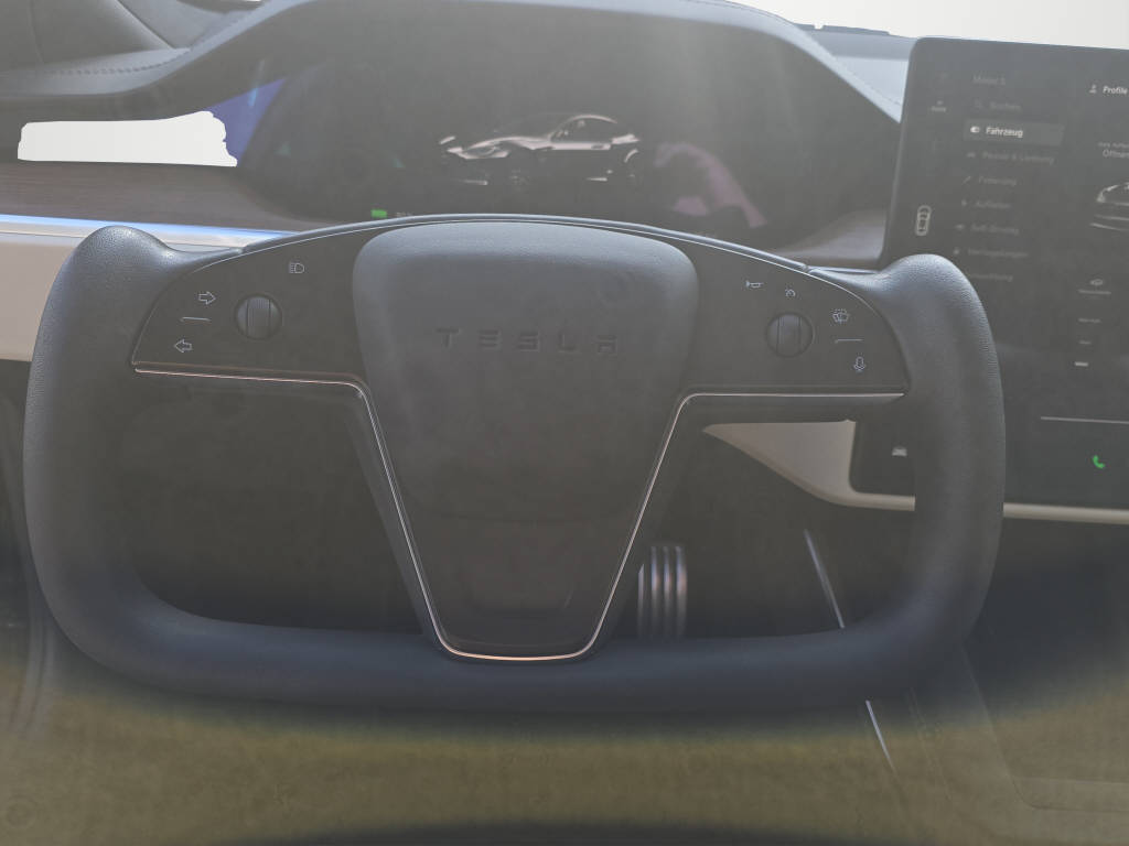 TESLA Model S-image-9