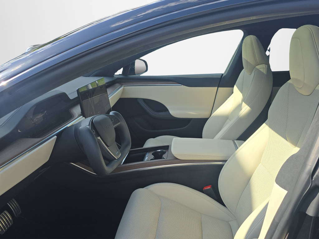 TESLA Model S-image-8