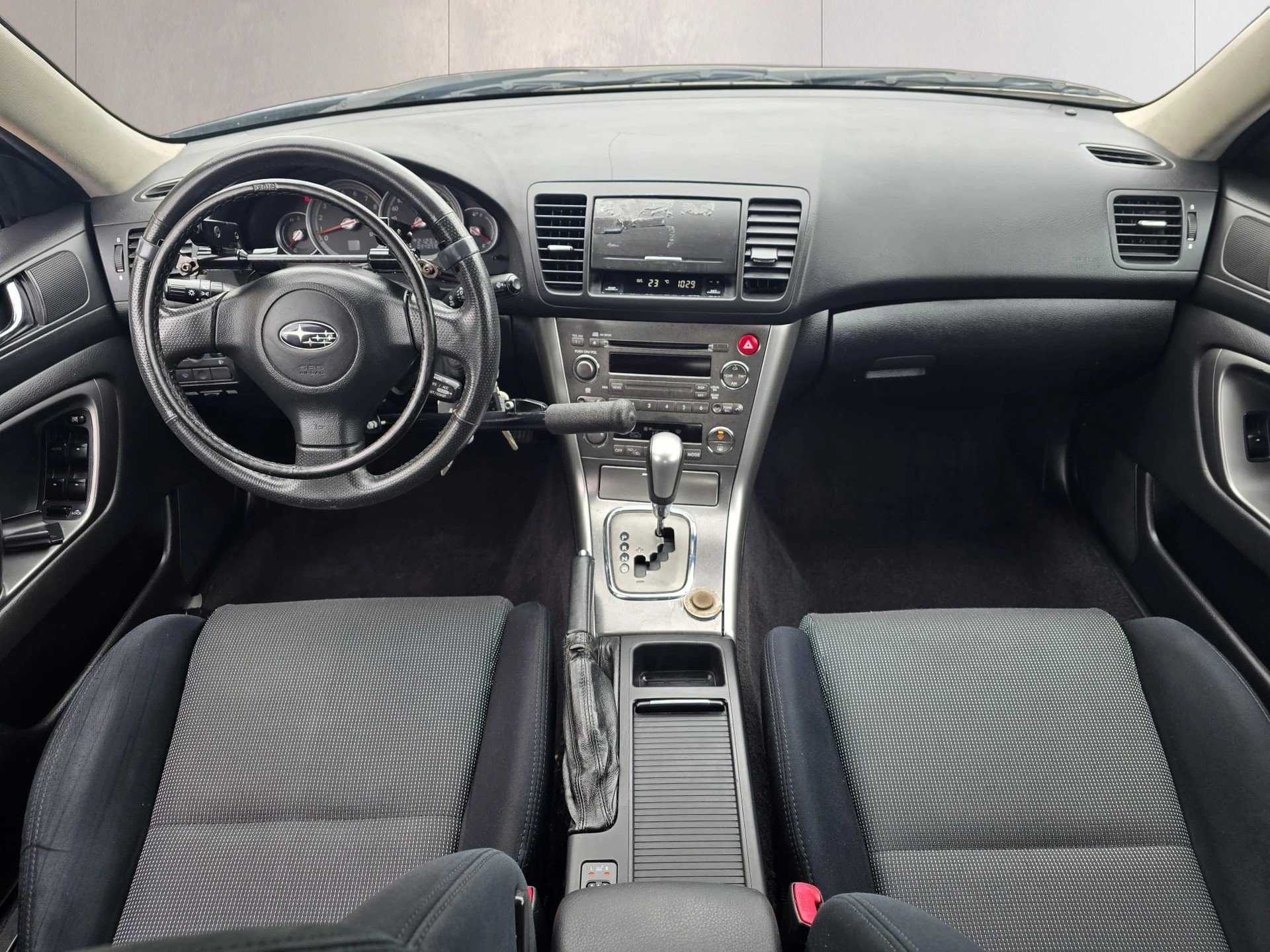 SUBARU Legacy 2.0R AWD Swiss-image-11