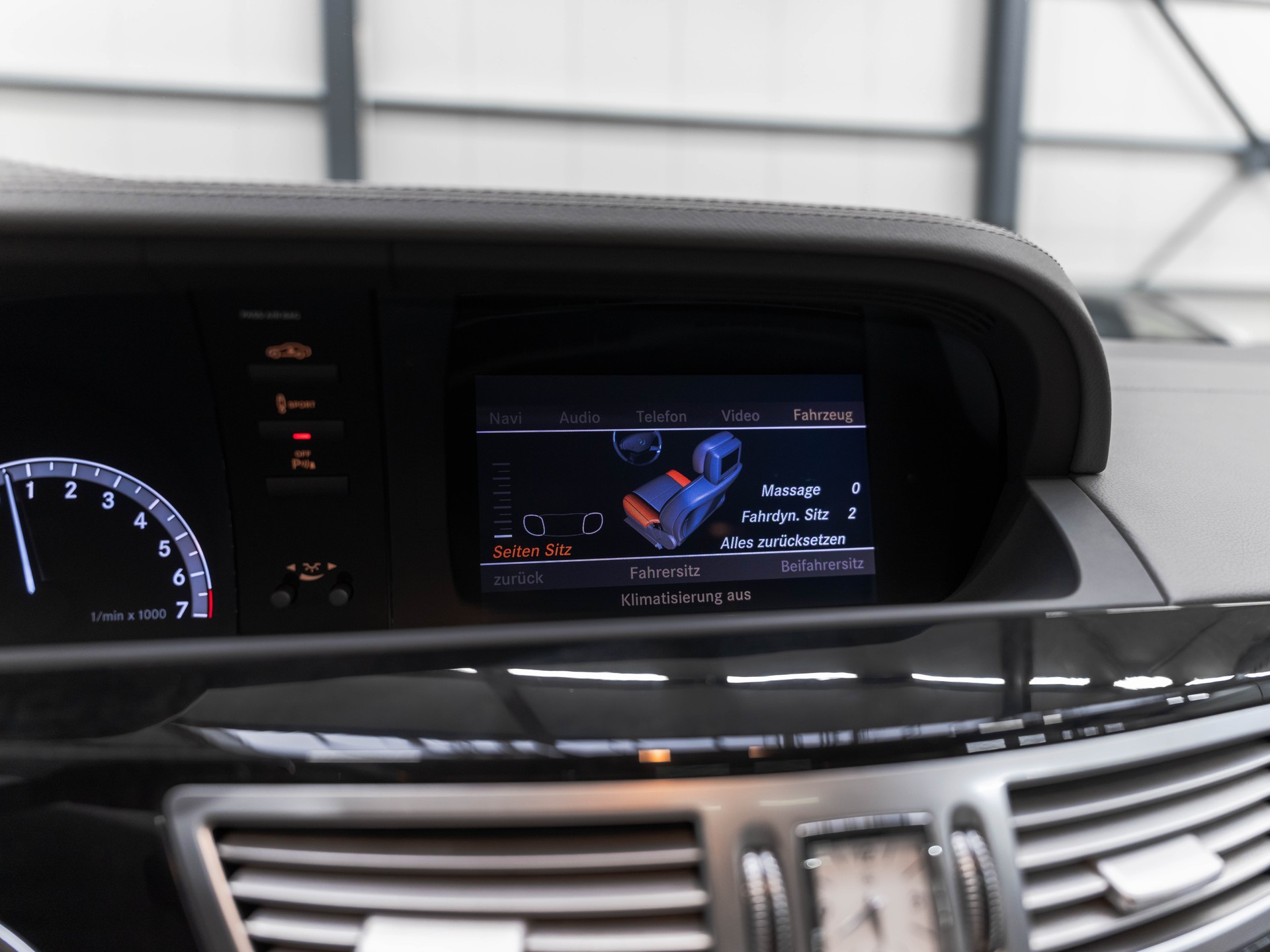 MERCEDES-BENZ S 500 L BlueEfficiency SS 4Matic 7G-Tronic-image-29