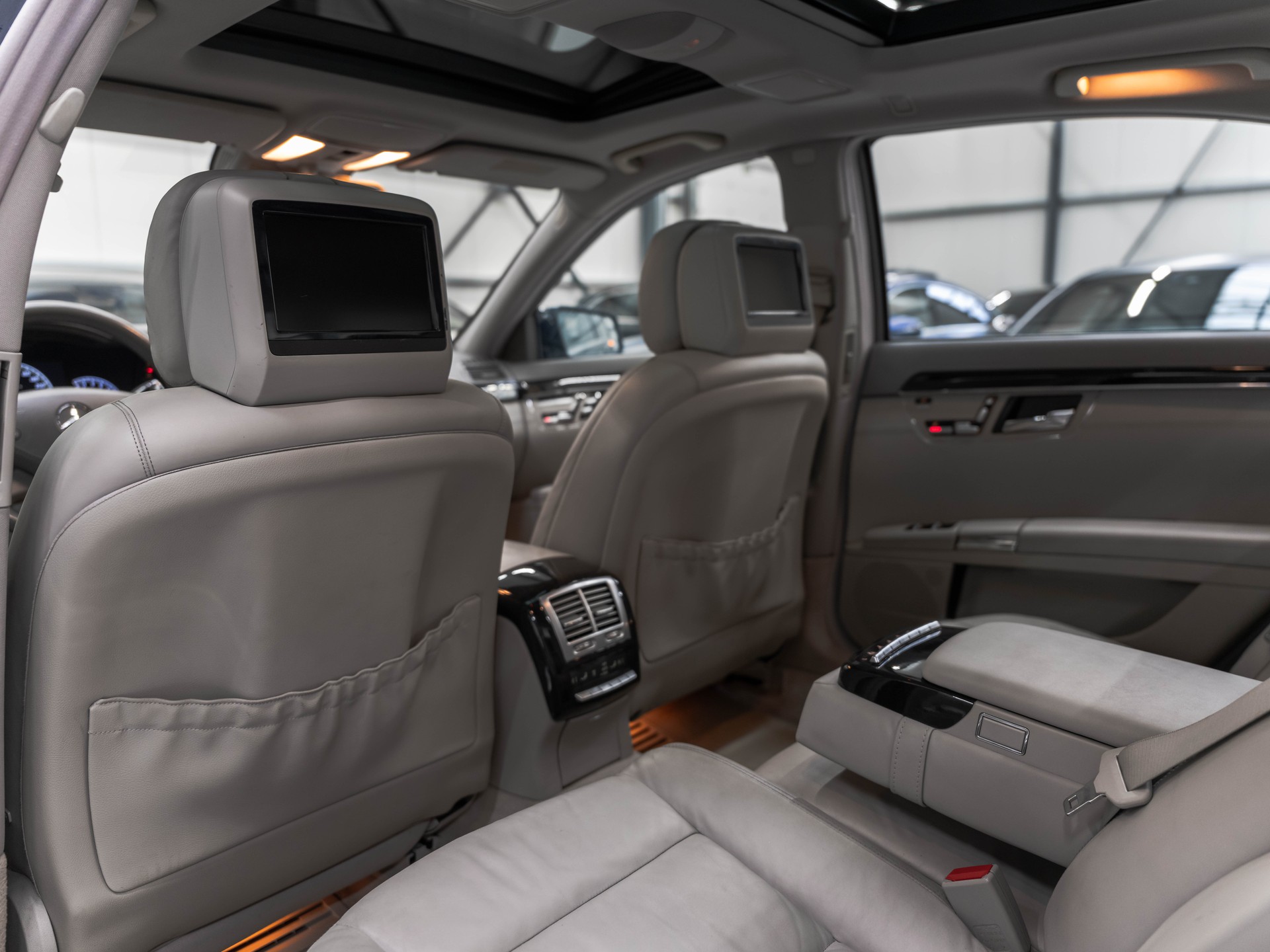 MERCEDES-BENZ S 500 L BlueEfficiency SS 4Matic 7G-Tronic-image-12