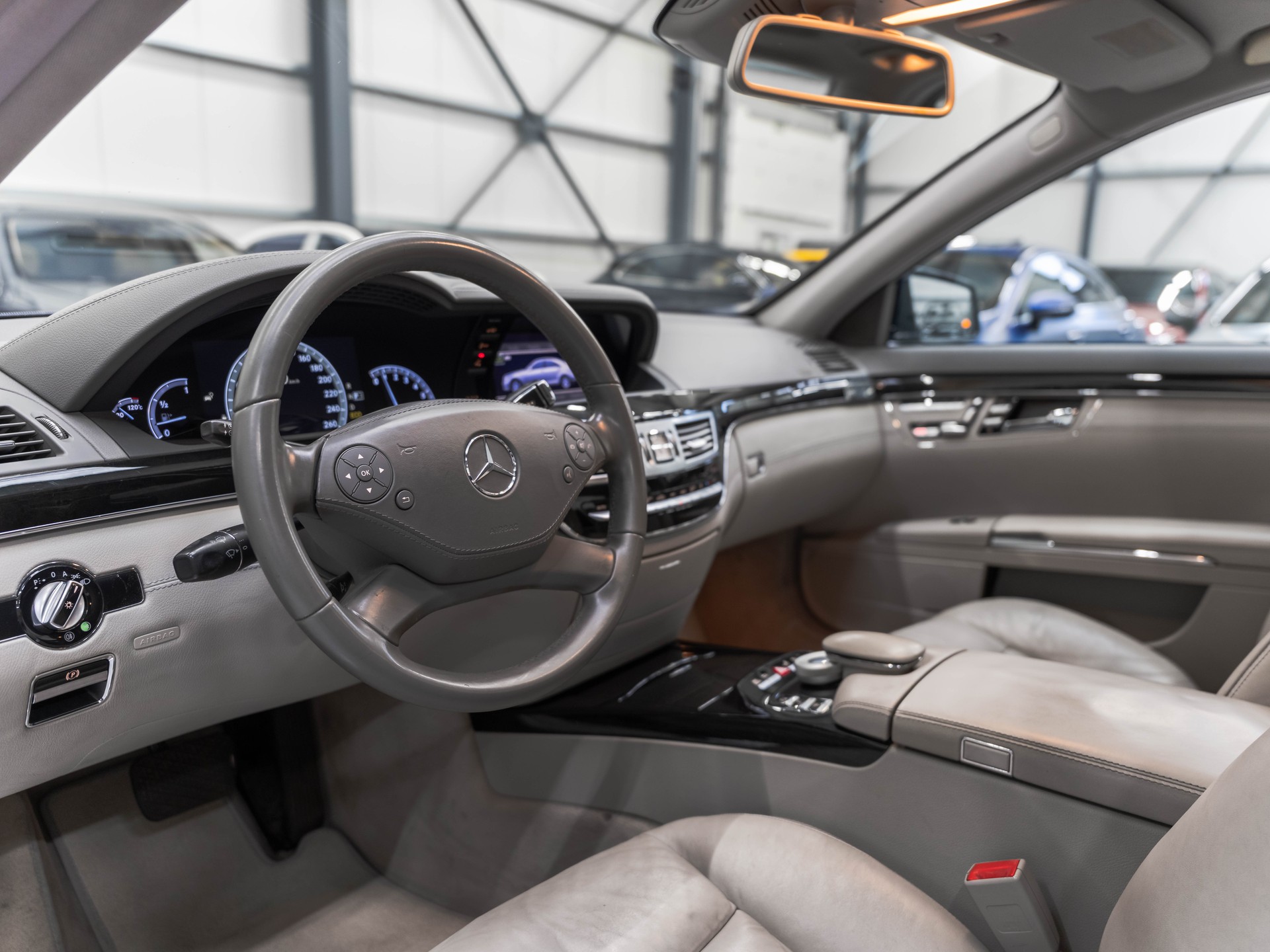 MERCEDES-BENZ S 500 L BlueEfficiency SS 4Matic 7G-Tronic-image-7