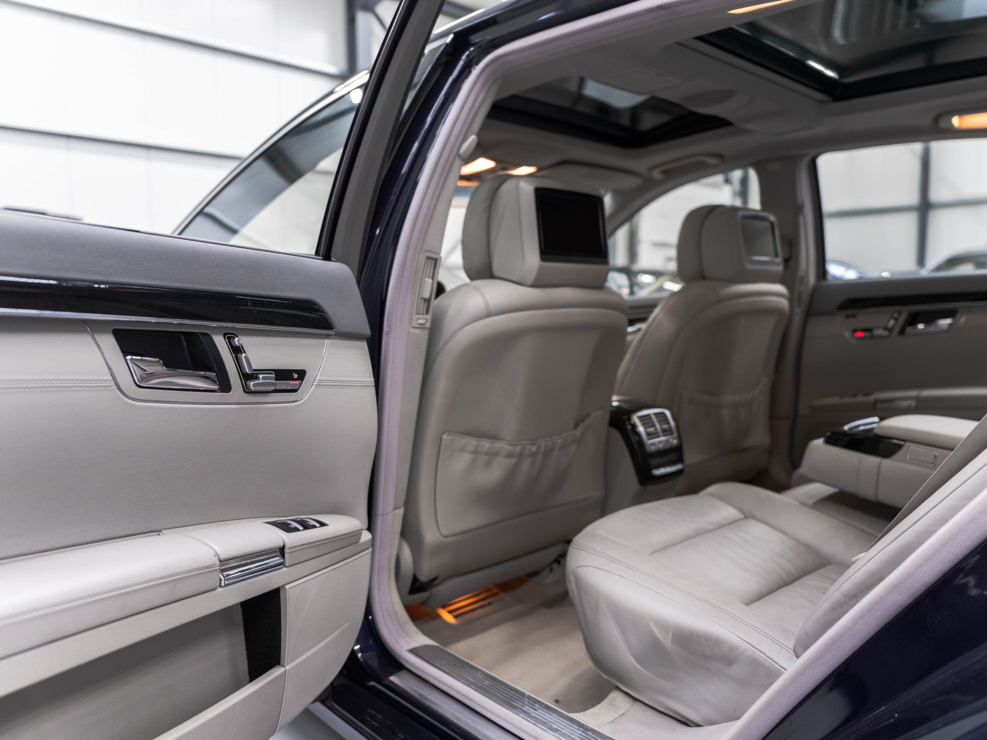 MERCEDES-BENZ S 500 L BlueEfficiency SS 4Matic 7G-Tronic-image-11