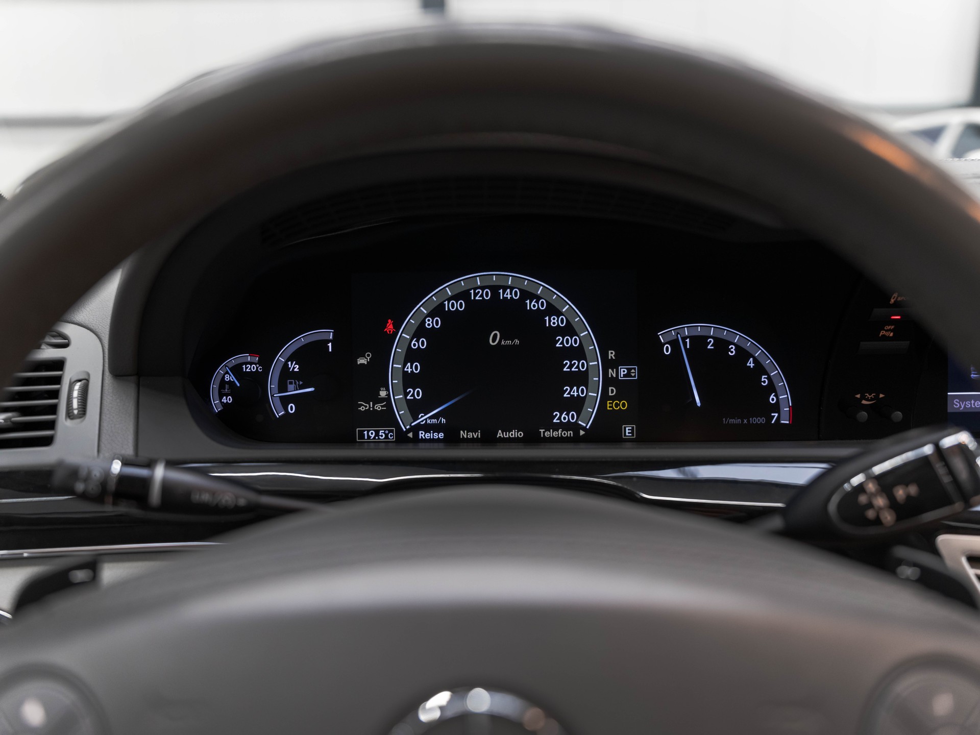 MERCEDES-BENZ S 500 L BlueEfficiency SS 4Matic 7G-Tronic-image-27