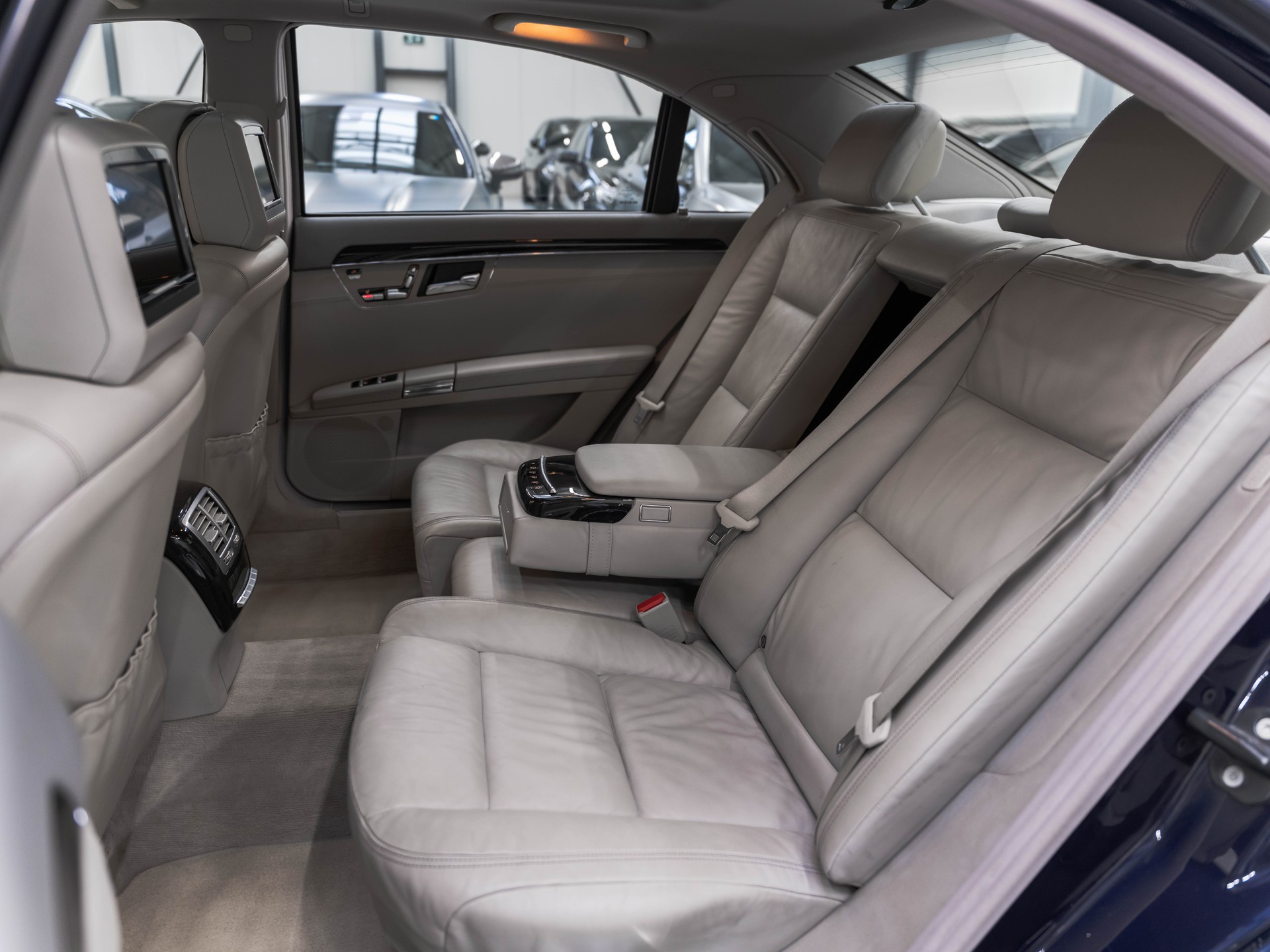 MERCEDES-BENZ S 500 L BlueEfficiency SS 4Matic 7G-Tronic-image-13
