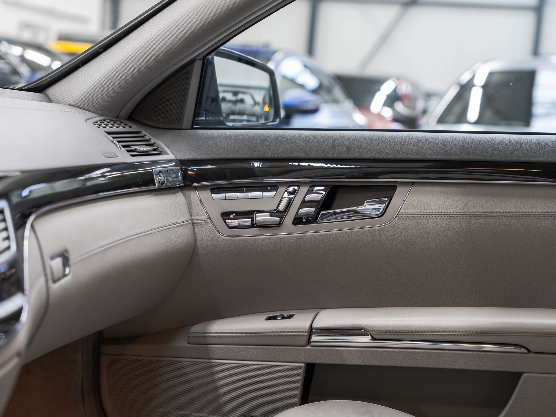 MERCEDES-BENZ S 500 L BlueEfficiency SS 4Matic 7G-Tronic-image-22