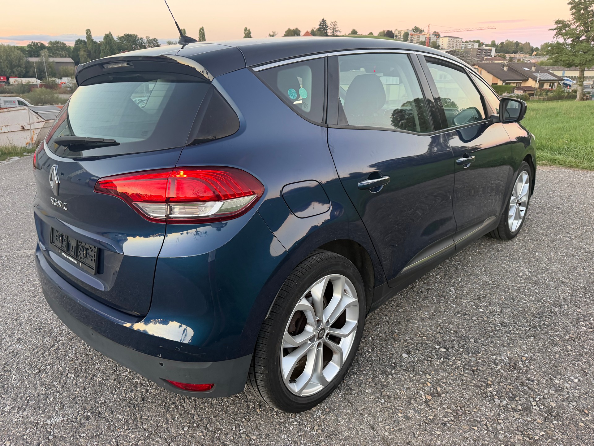 RENAULT Scénic 1.2 16V Turbo Initiale Paris-image-8