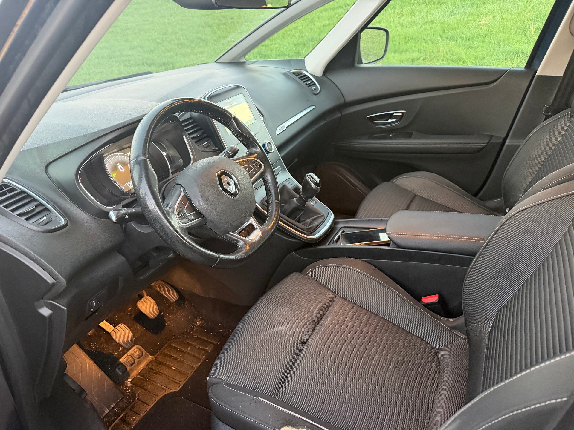 RENAULT Scénic 1.2 16V Turbo Initiale Paris-image-5