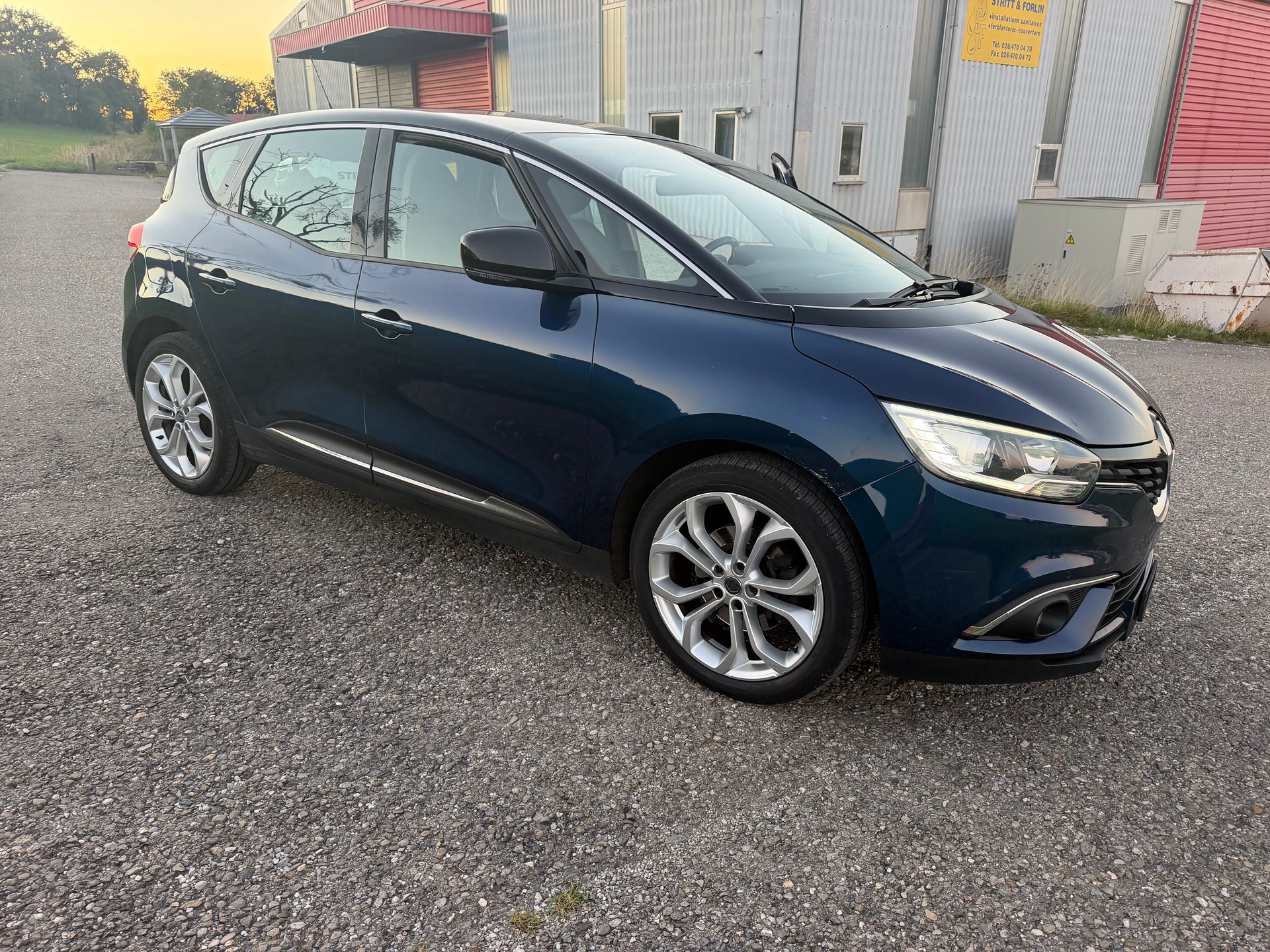 RENAULT Scénic 1.2 16V Turbo Initiale Paris-image-12