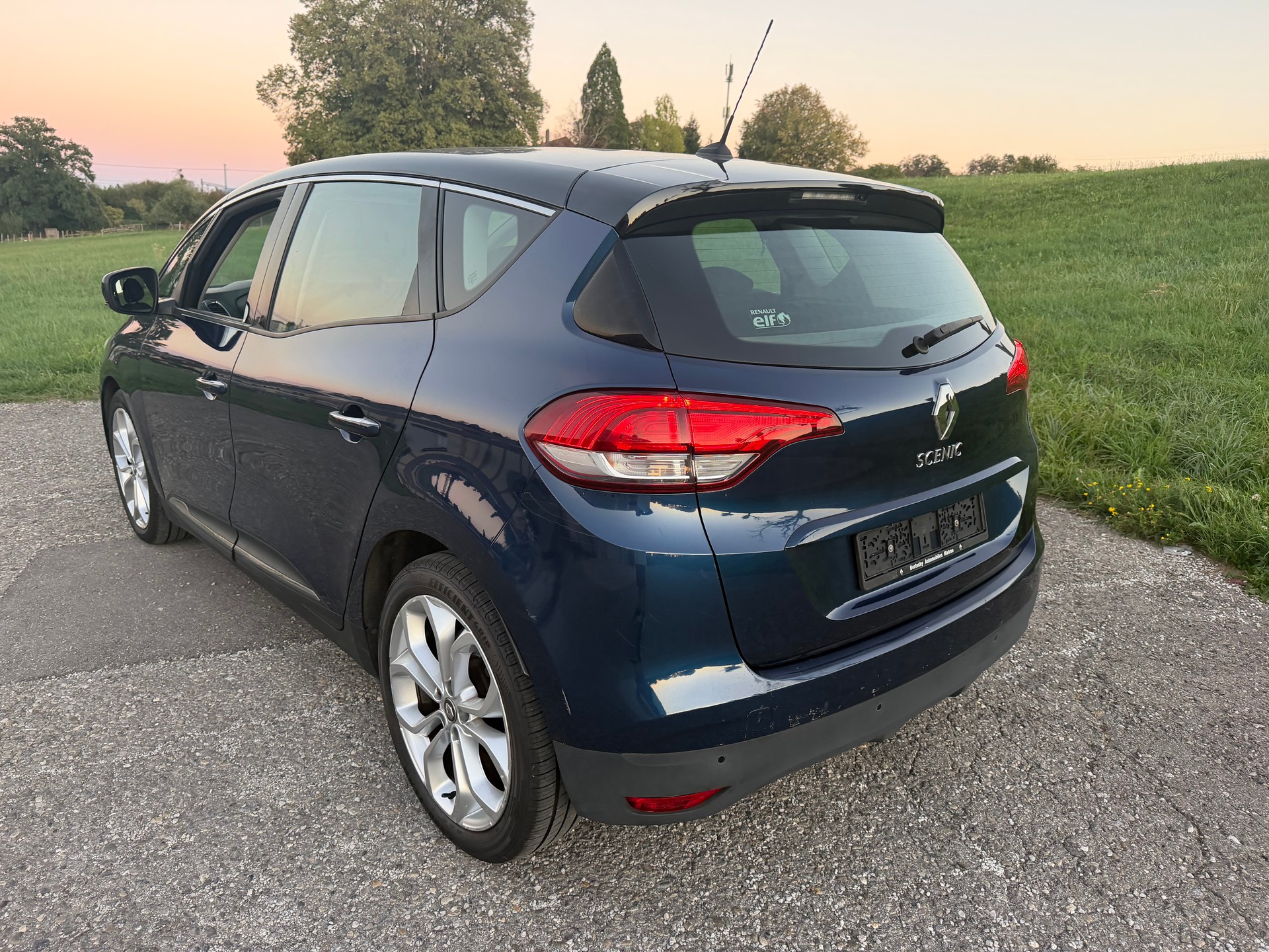 RENAULT Scénic 1.2 16V Turbo Initiale Paris-image-7