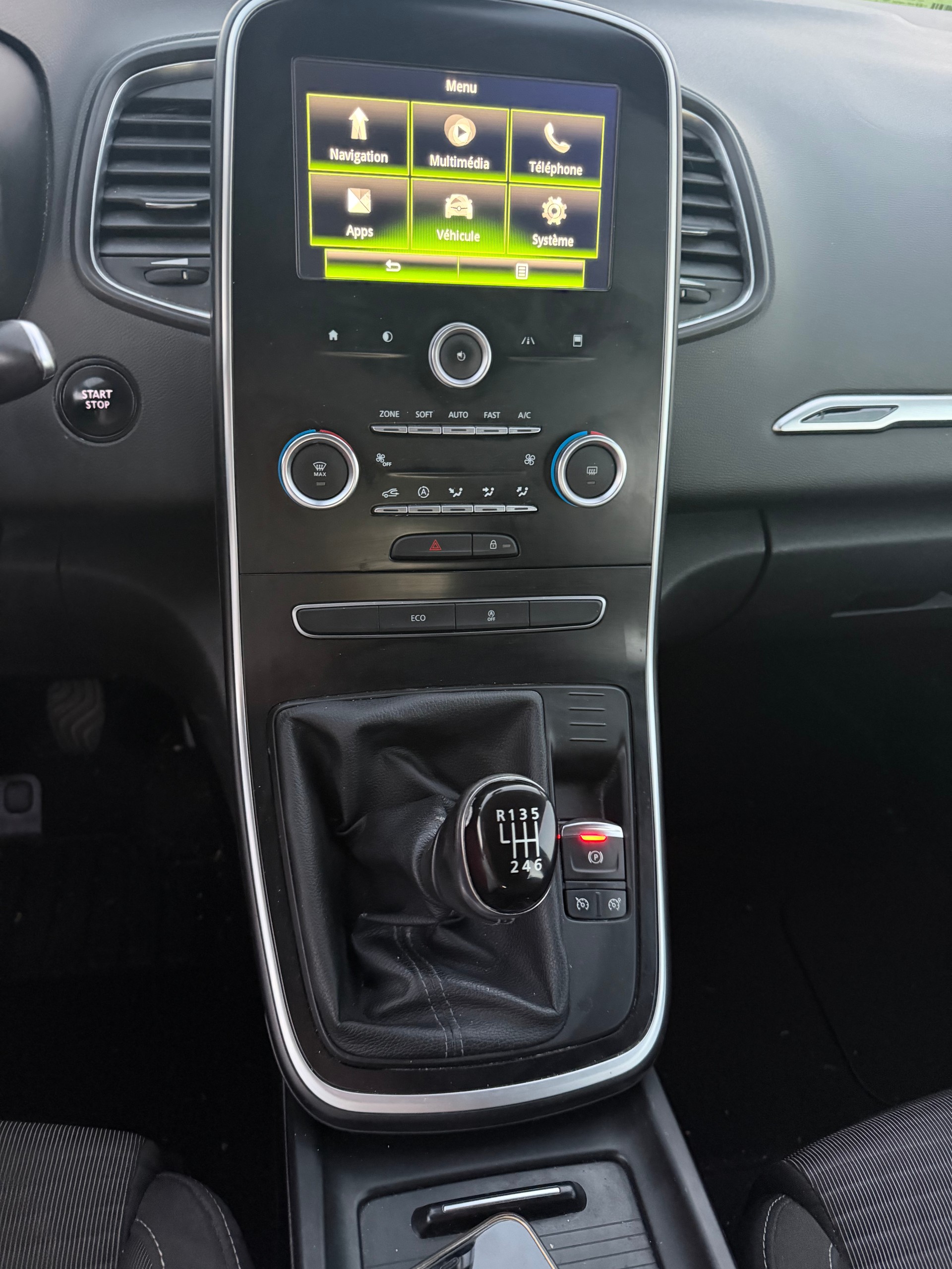 RENAULT Scénic 1.2 16V Turbo Initiale Paris-image-6