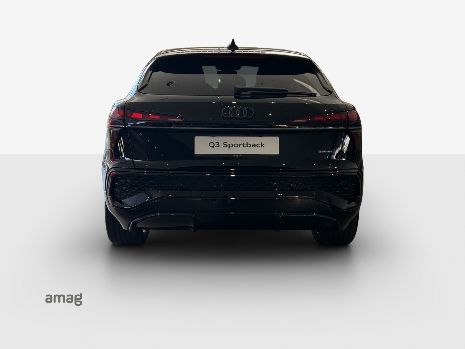 AUDI Q3 Sportback TFSI quattro 195 kW S tronic-image-3