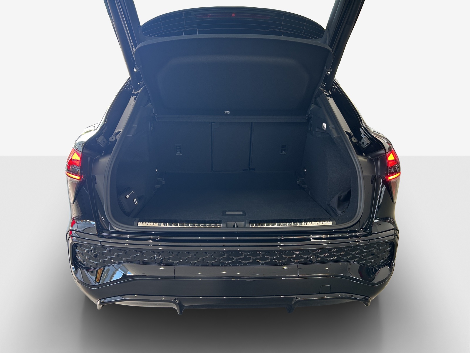 AUDI Q3 Sportback TFSI quattro 195 kW S tronic-image-12
