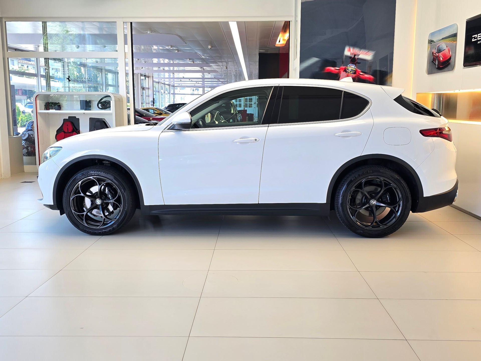 ALFA ROMEO Stelvio 2.0 Executive Q4 Automatic-image-7