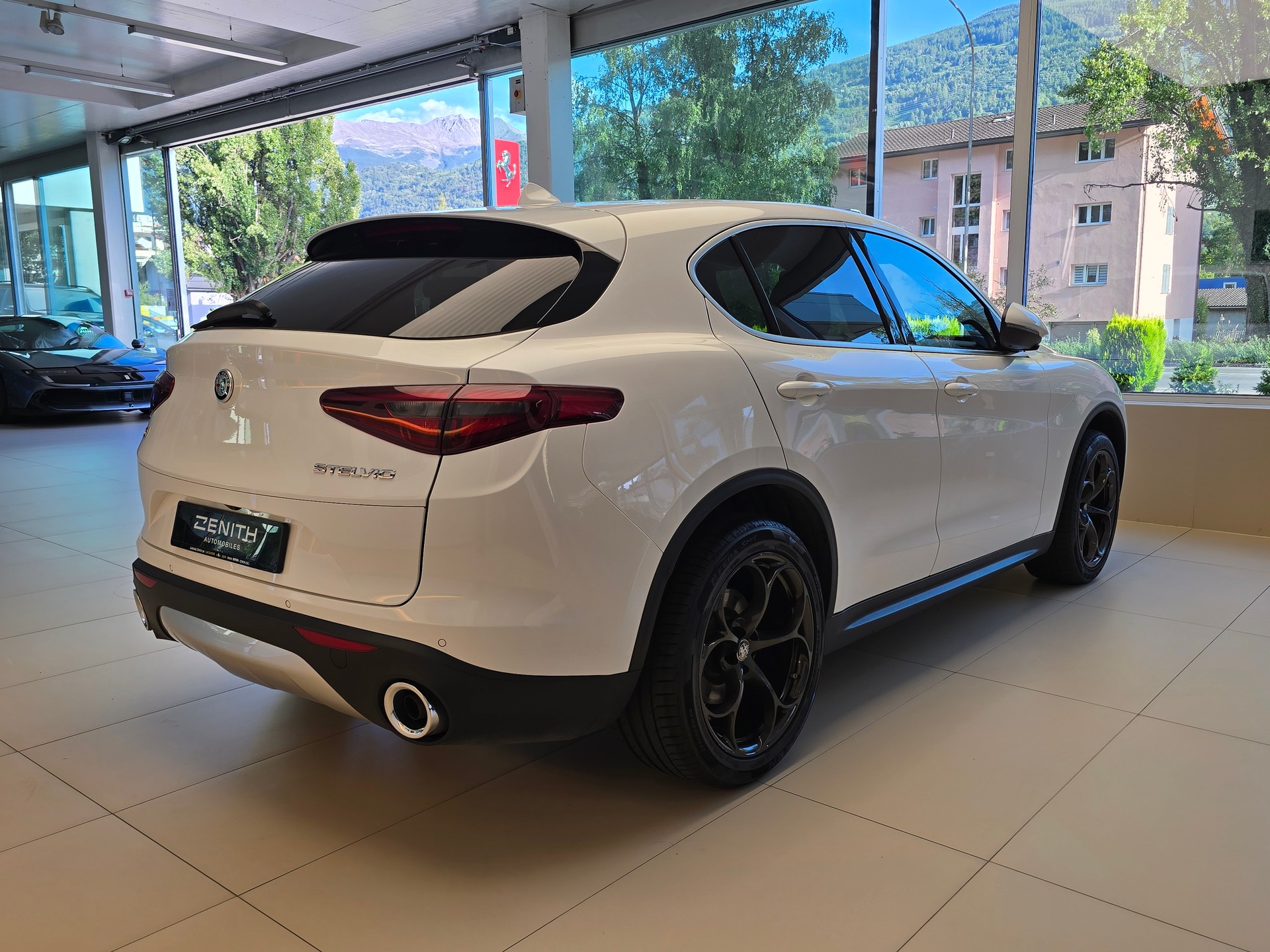 ALFA ROMEO Stelvio 2.0 Executive Q4 Automatic-image-4