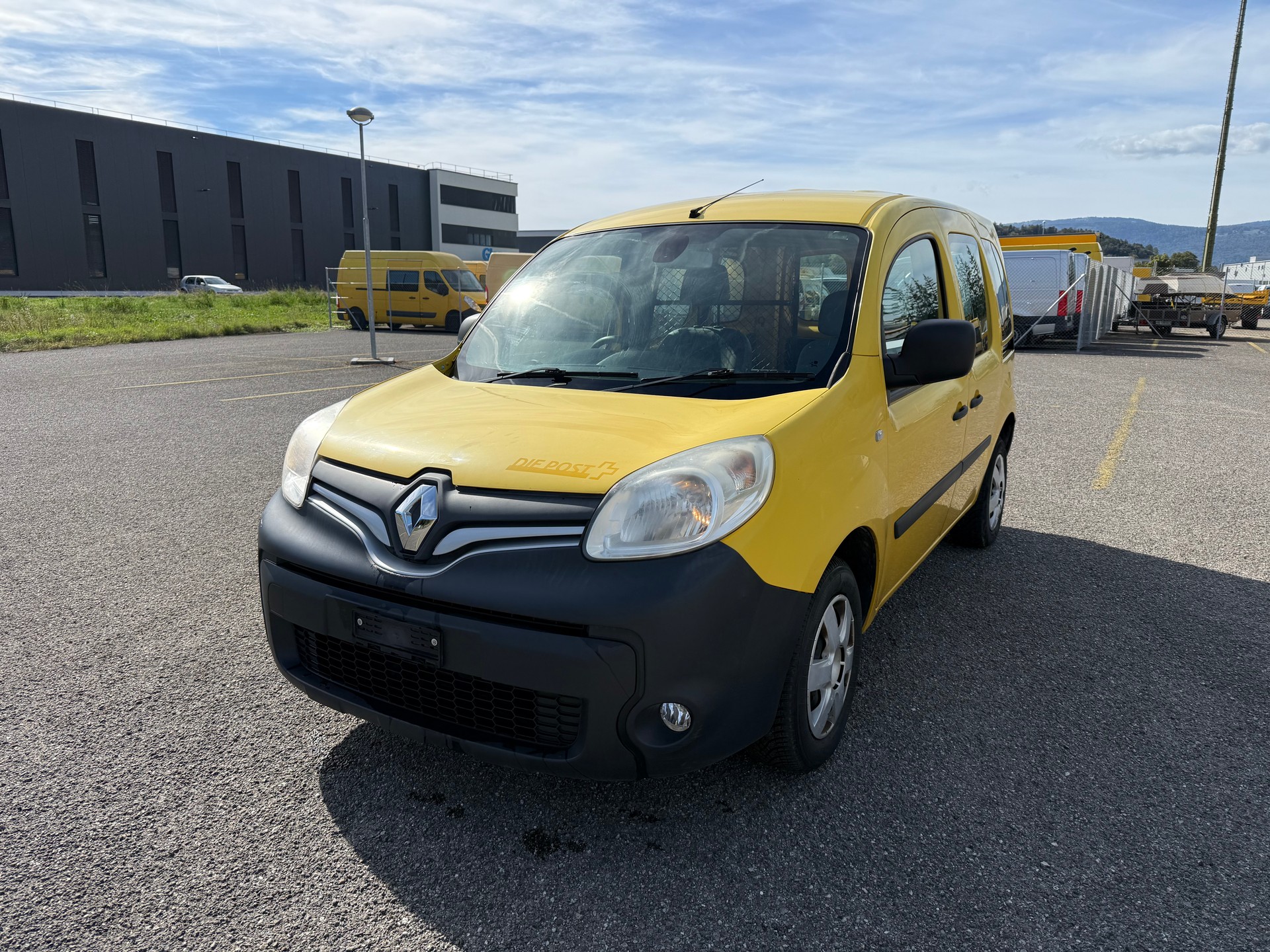 RENAULT Kangoo Medium 1.6 105 Business A-image-0